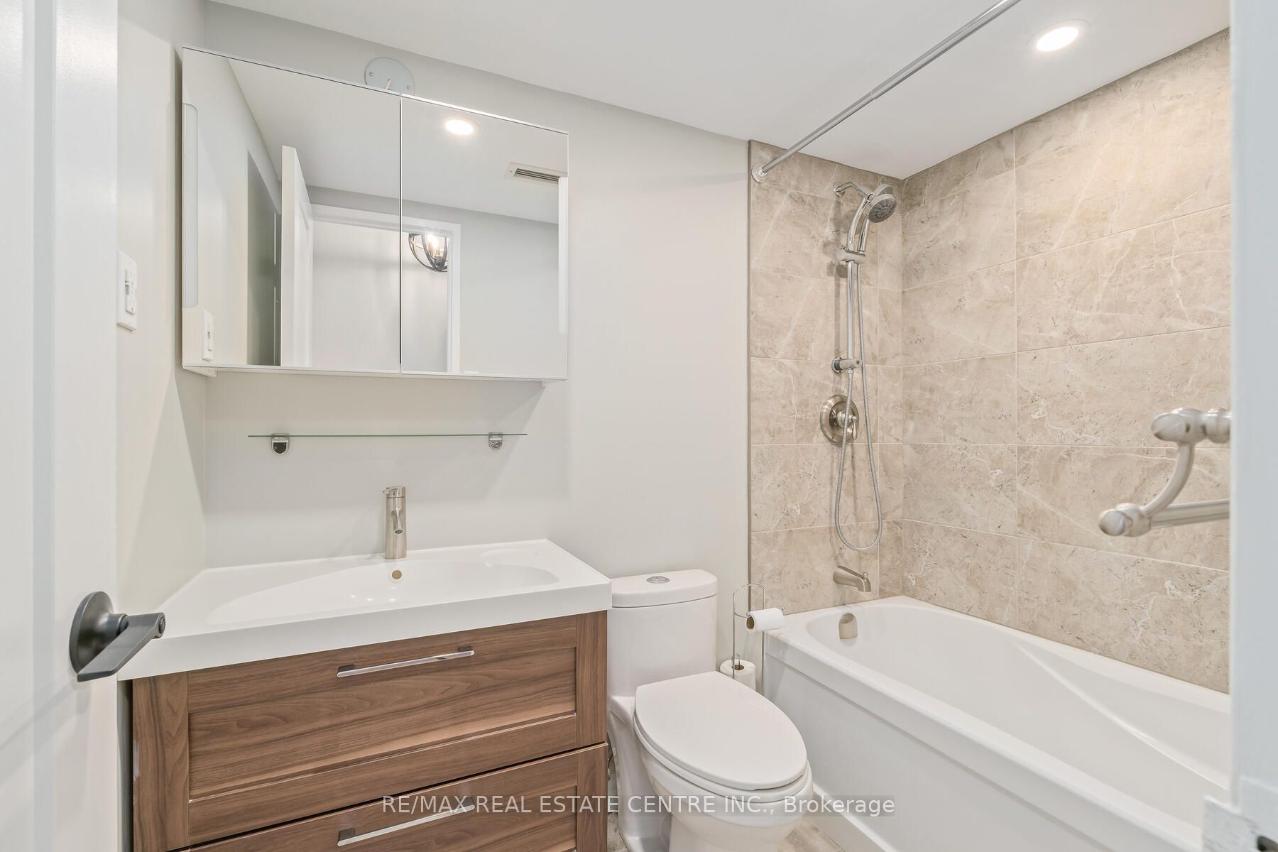 975 Warwick Court #1406