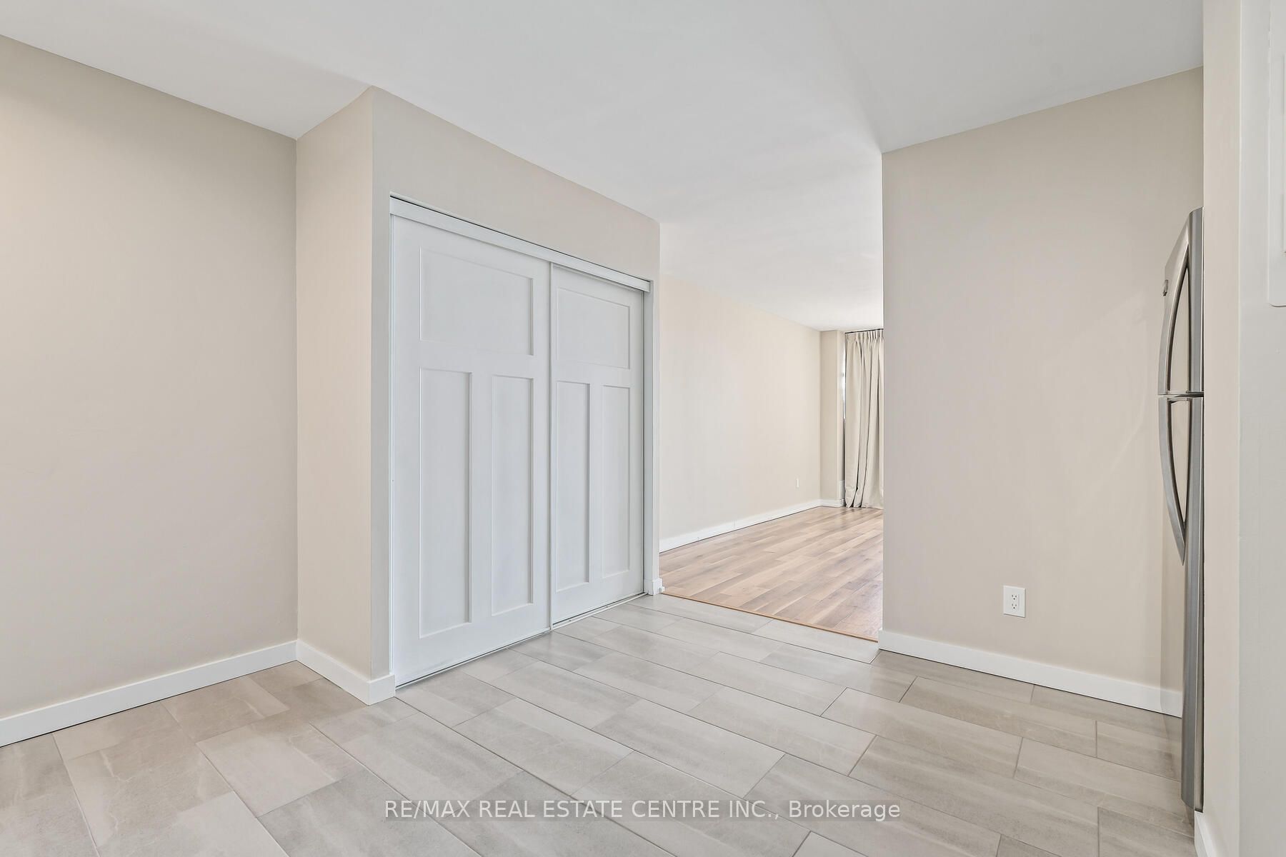 975 Warwick Court #1406