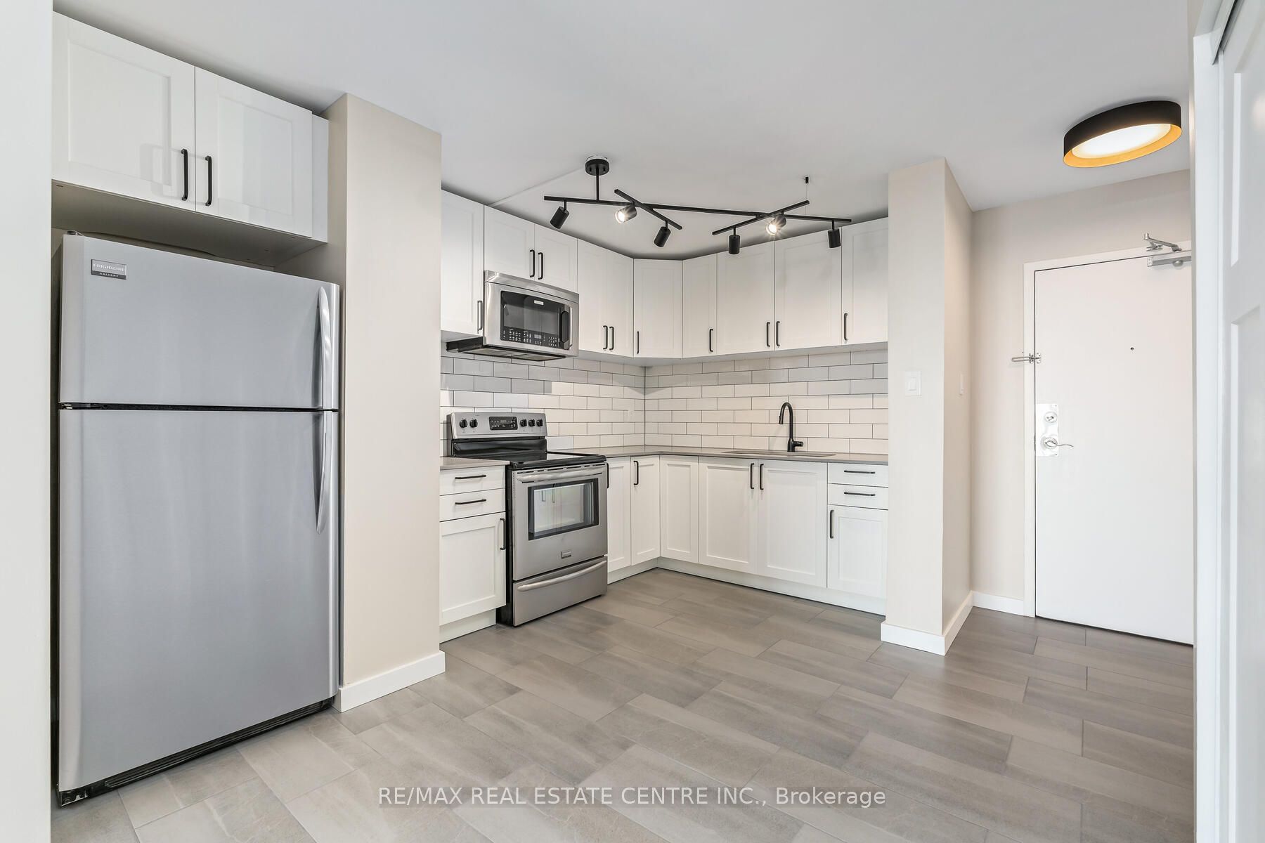 975 Warwick Court #1406