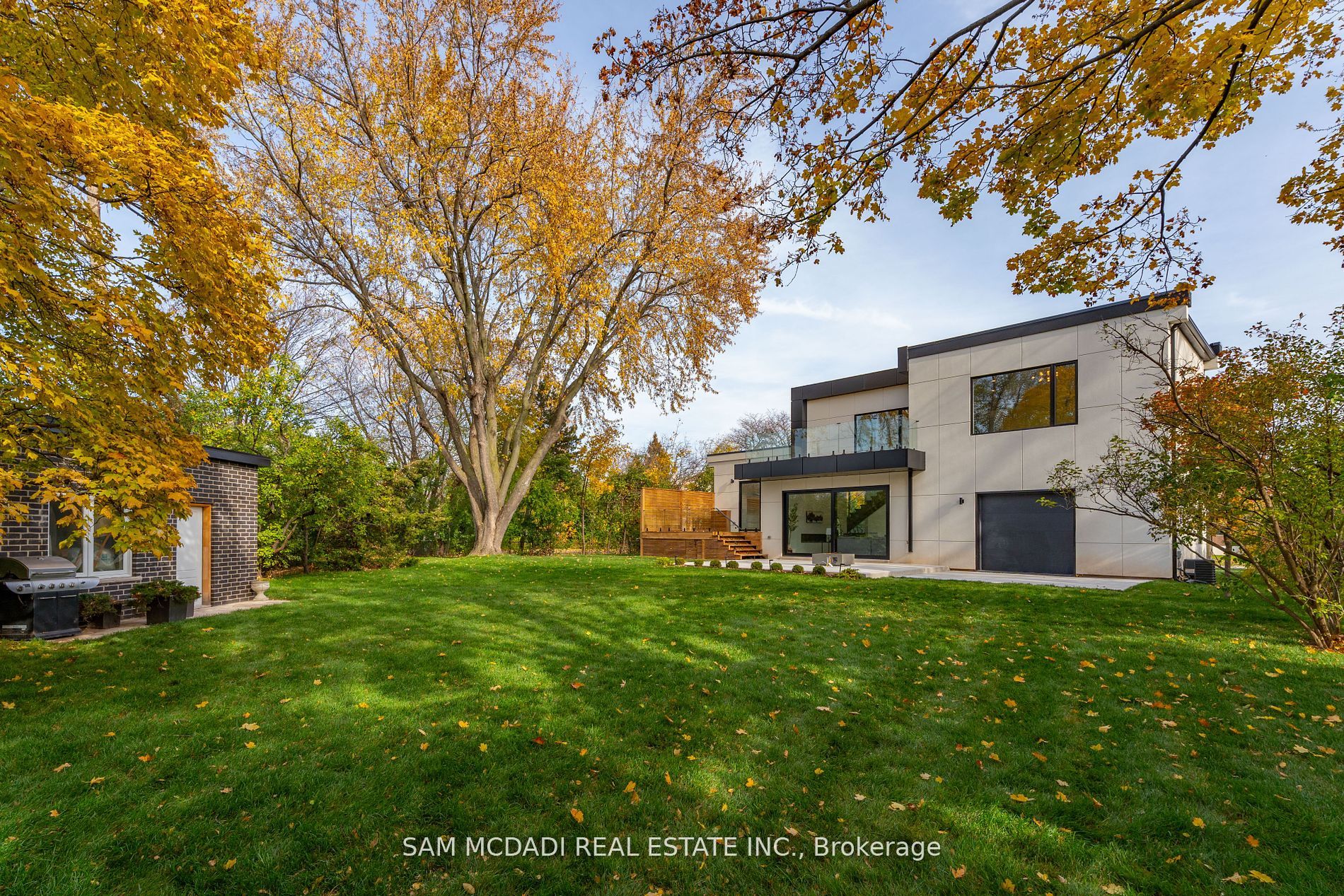 2755 Bushland Cres
