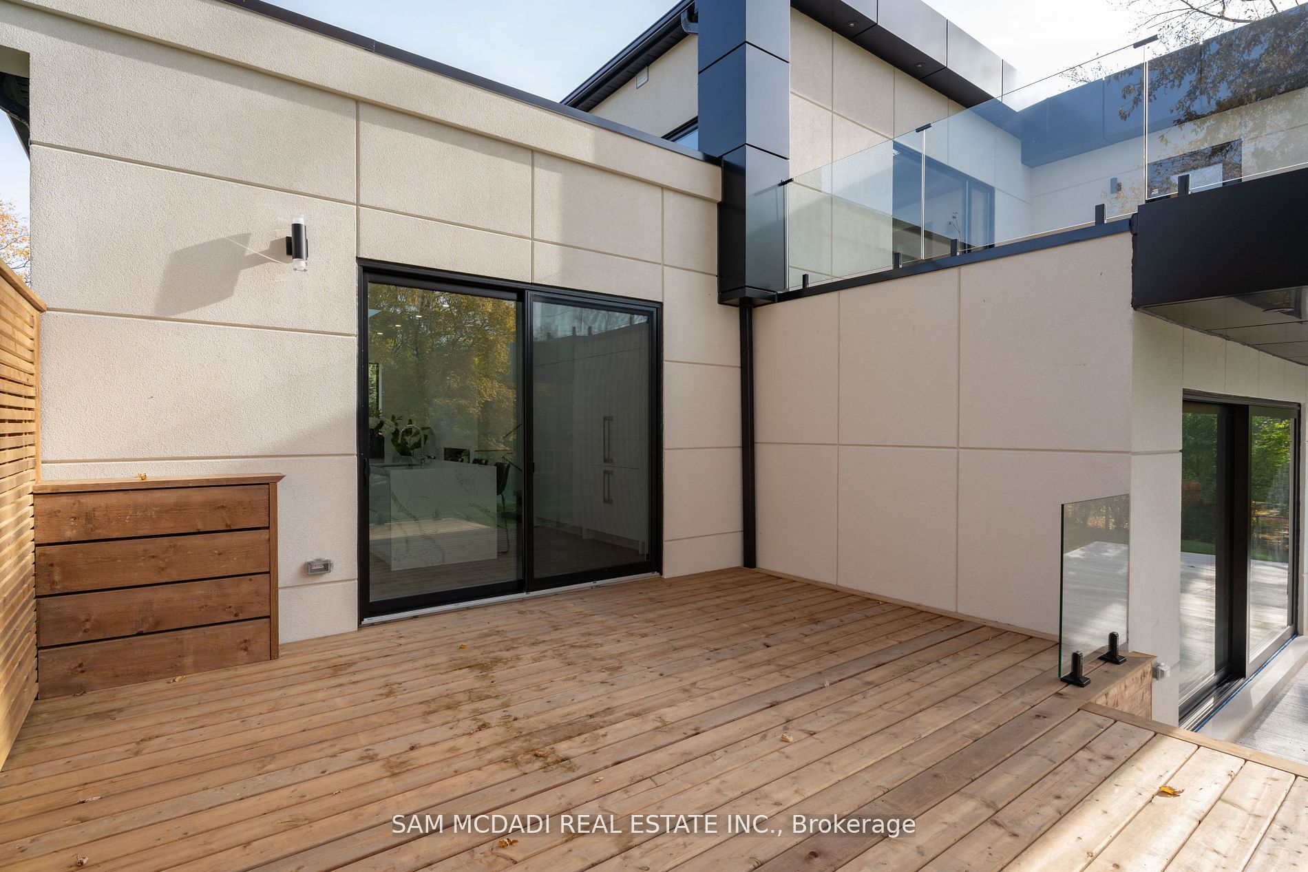 2755 Bushland Cres