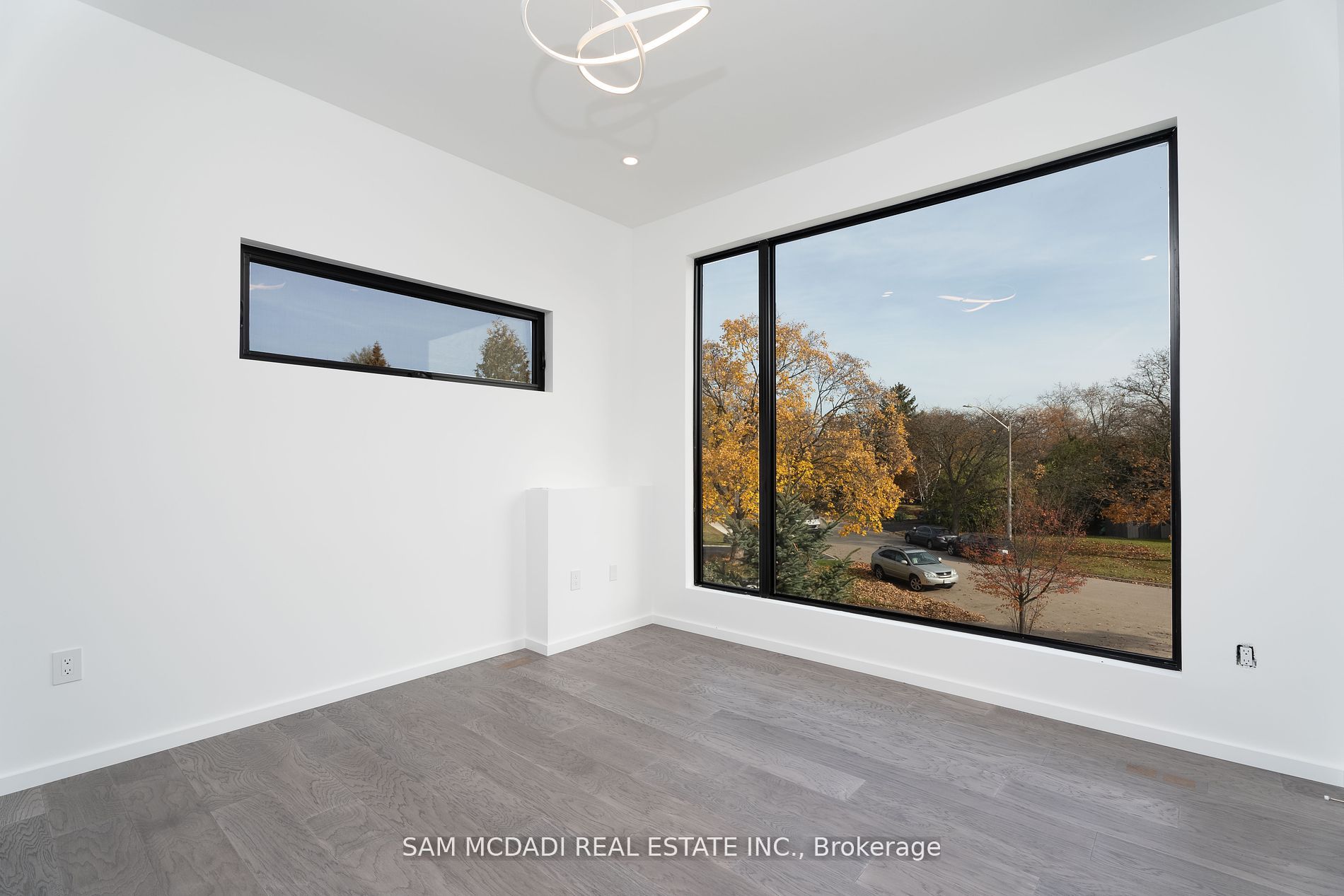 2755 Bushland Cres