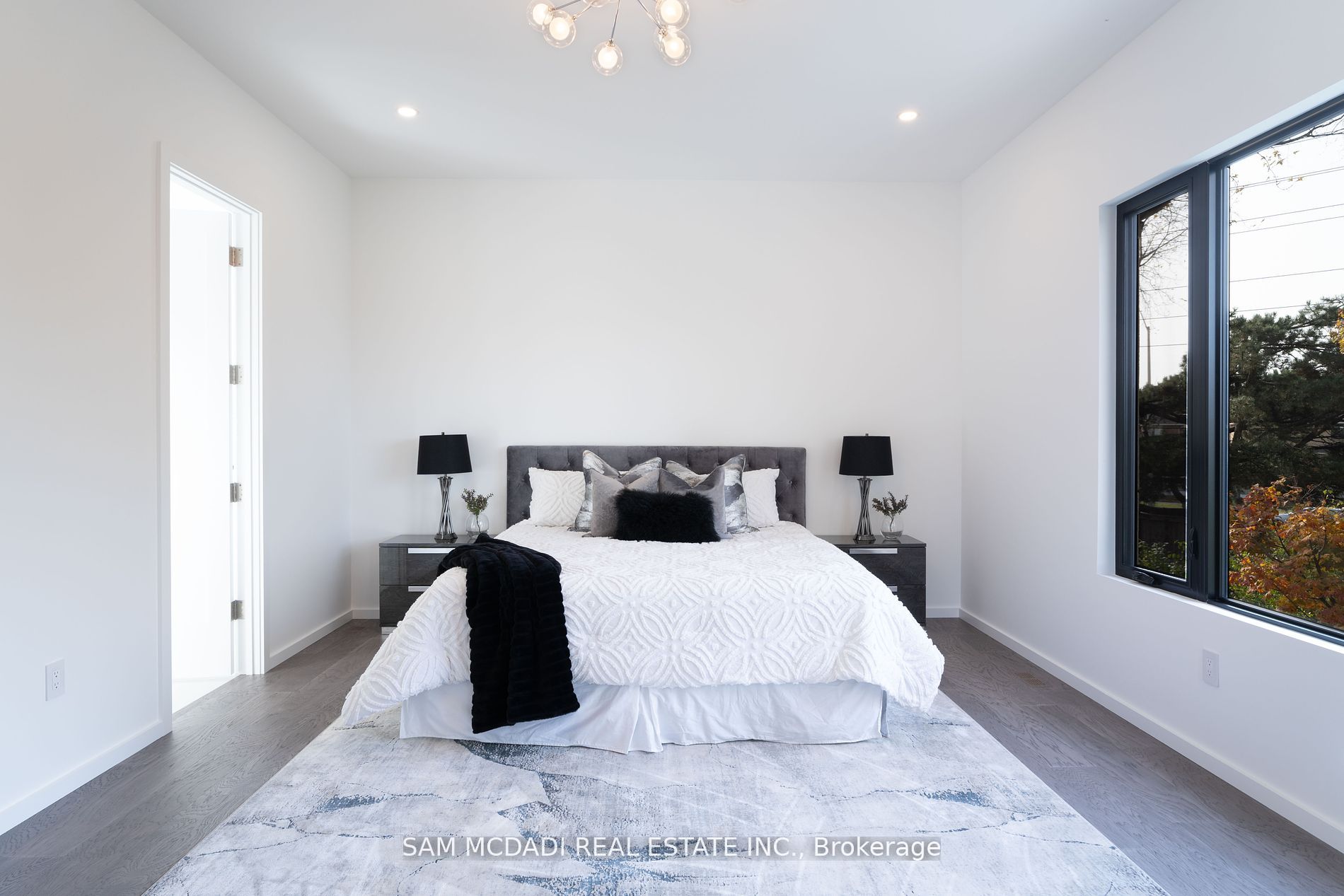 2755 Bushland Cres