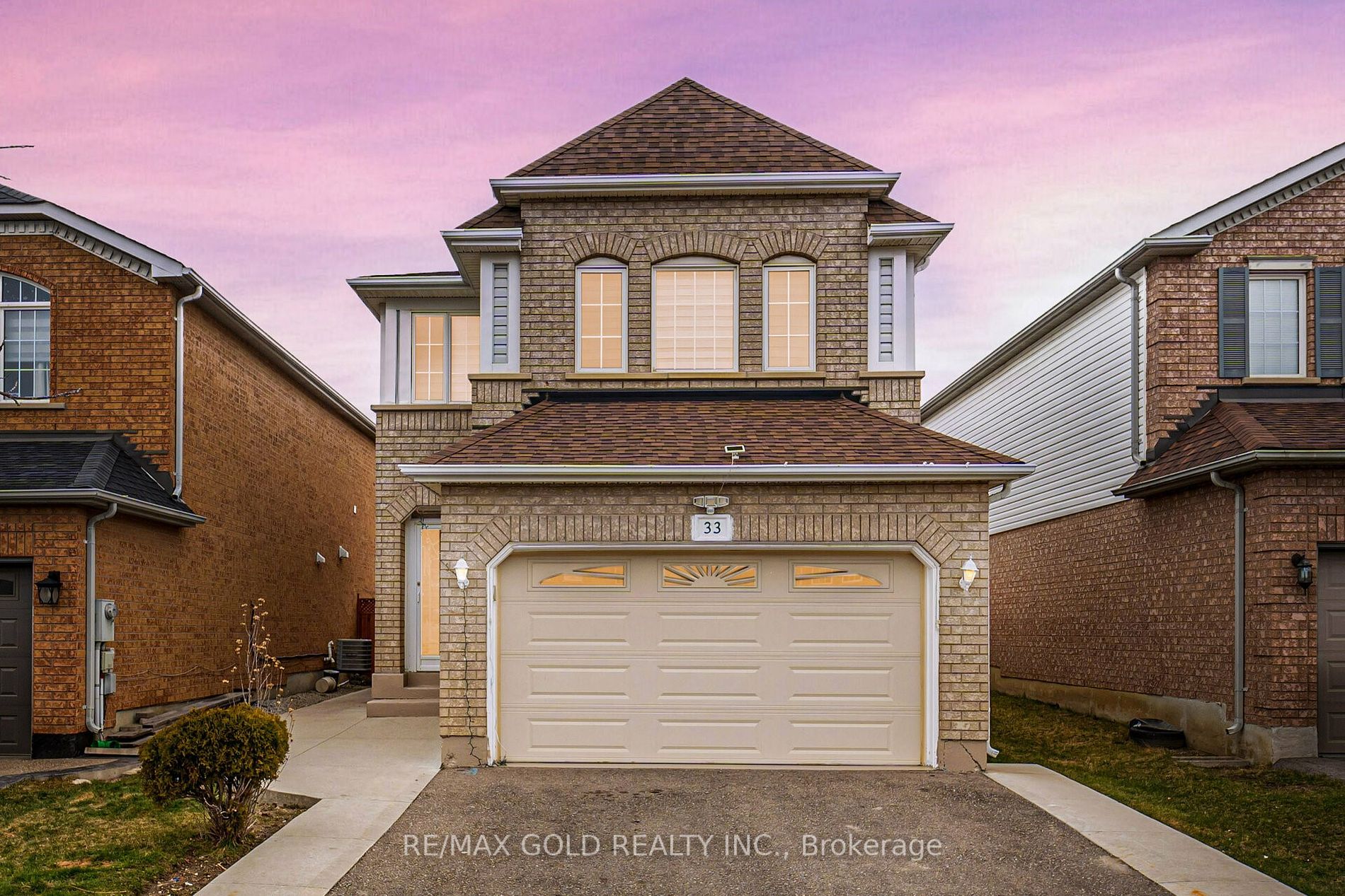 33 Willow Park Dr