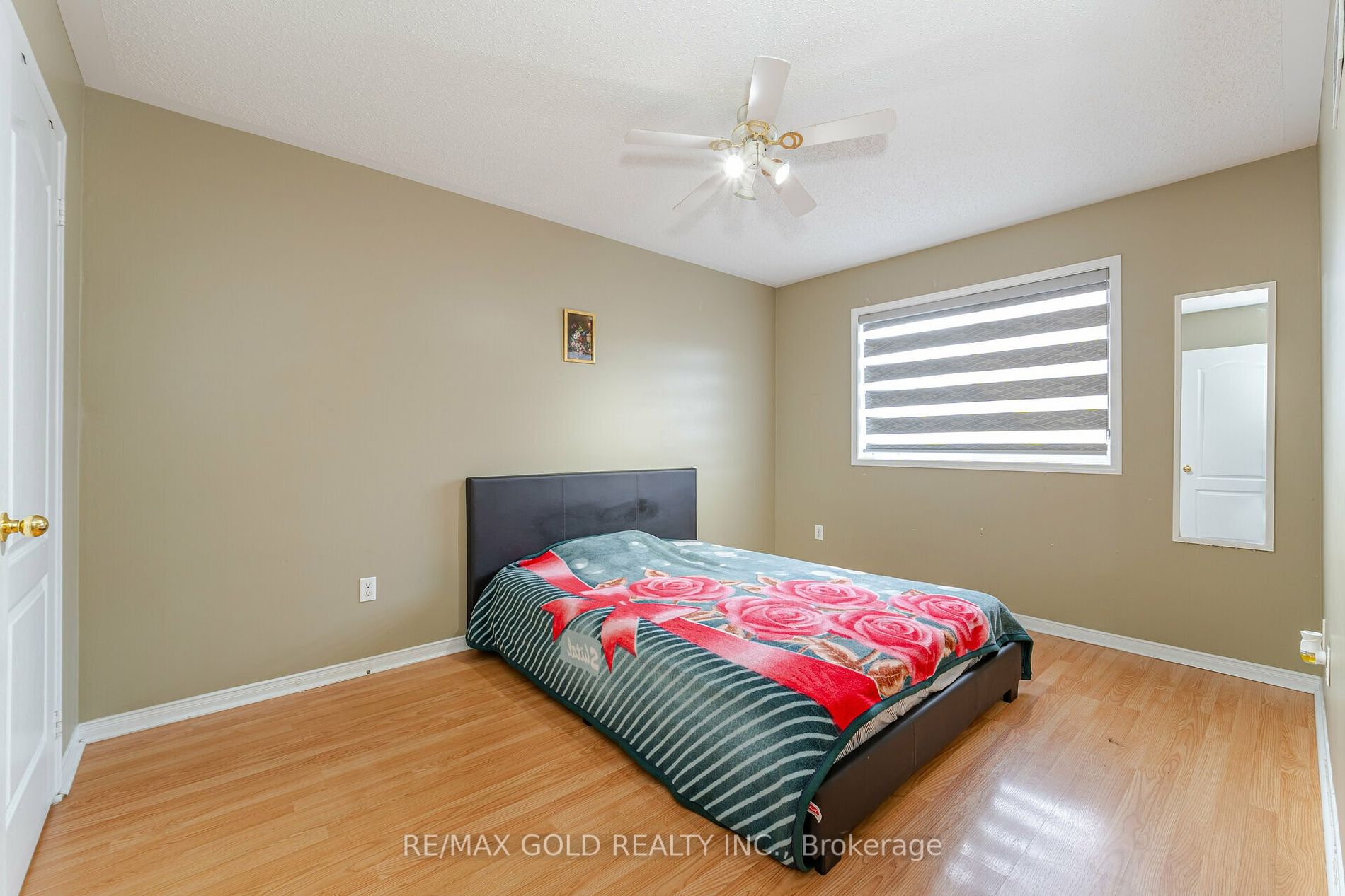 33 Willow Park Dr