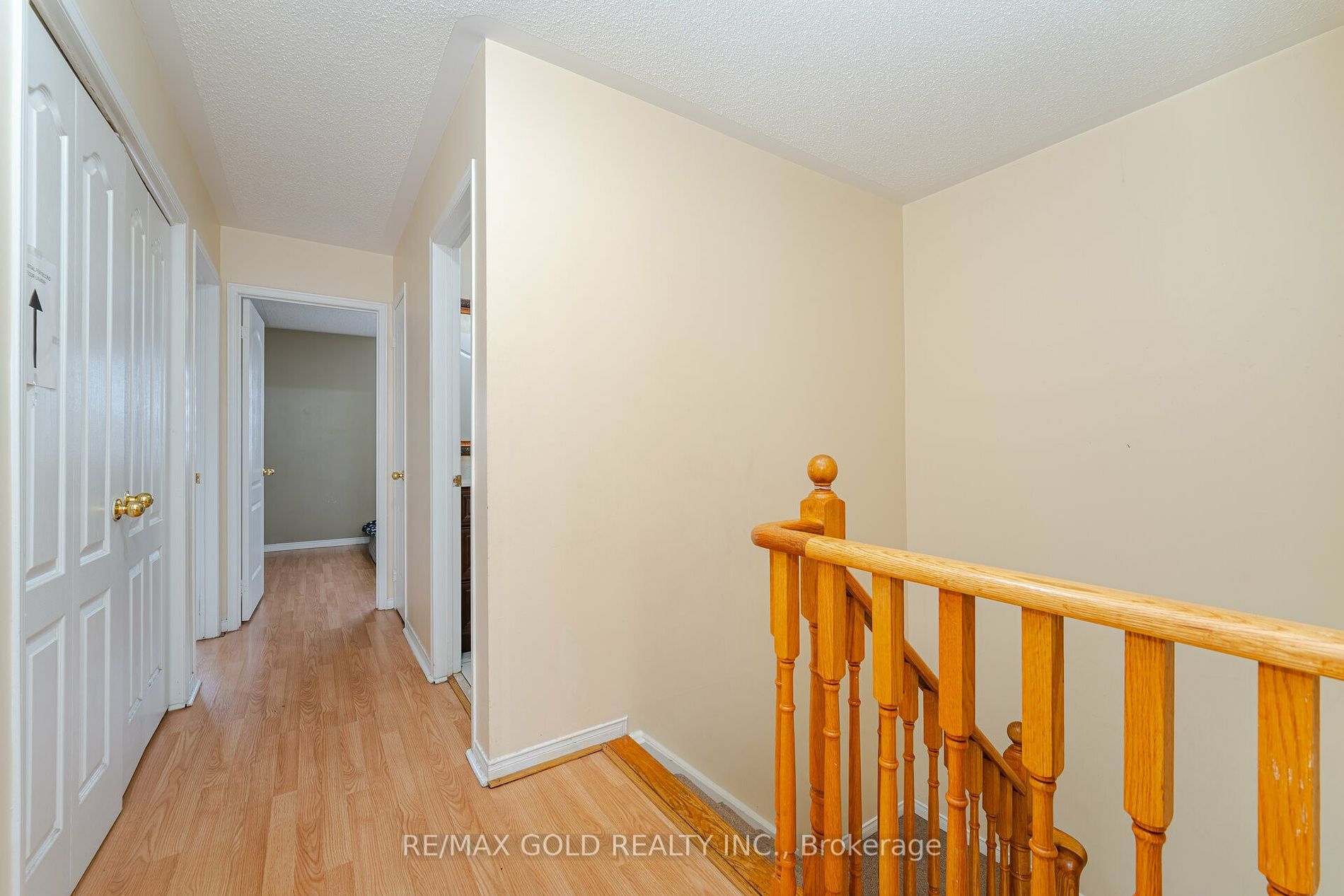 33 Willow Park Dr