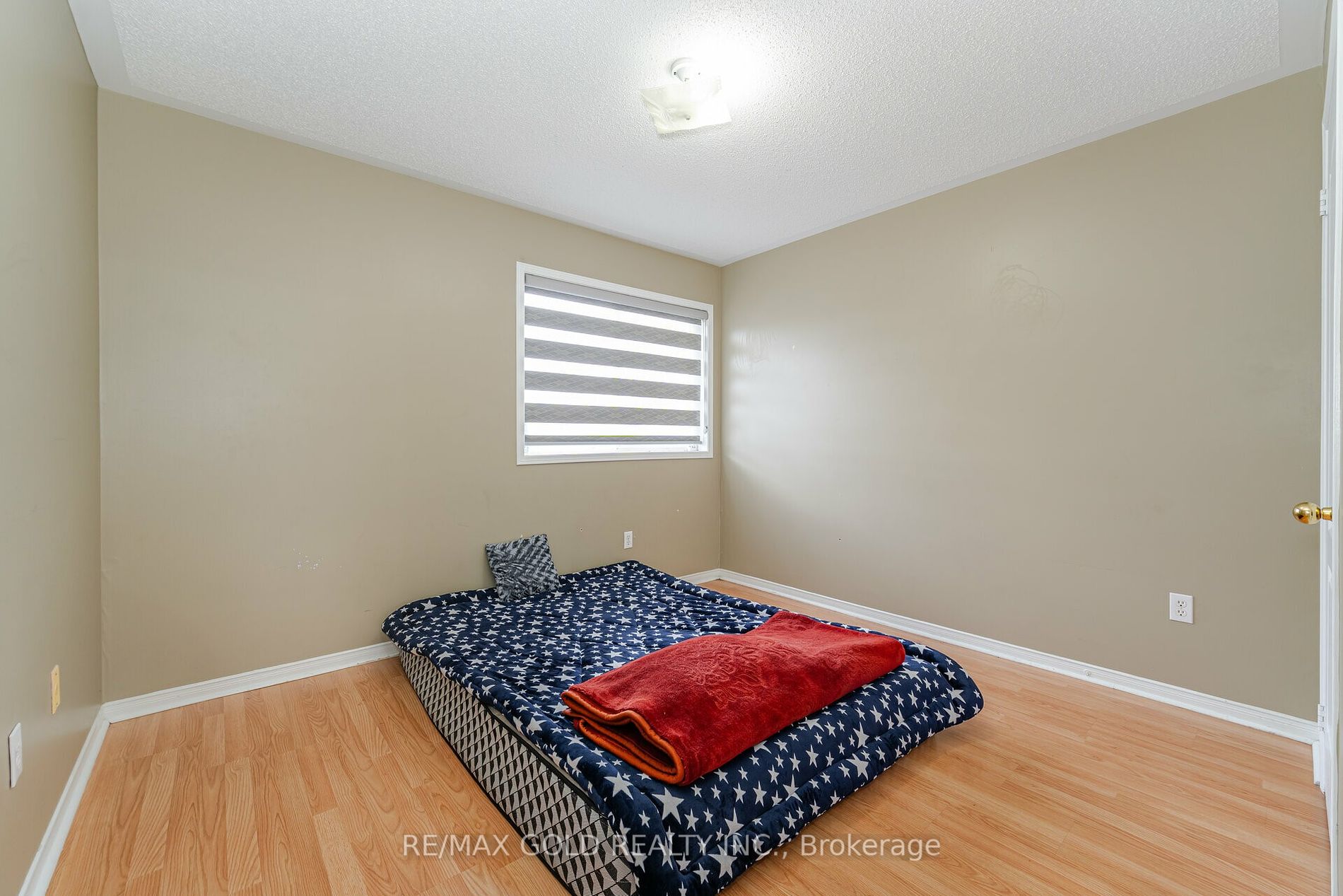 33 Willow Park Dr