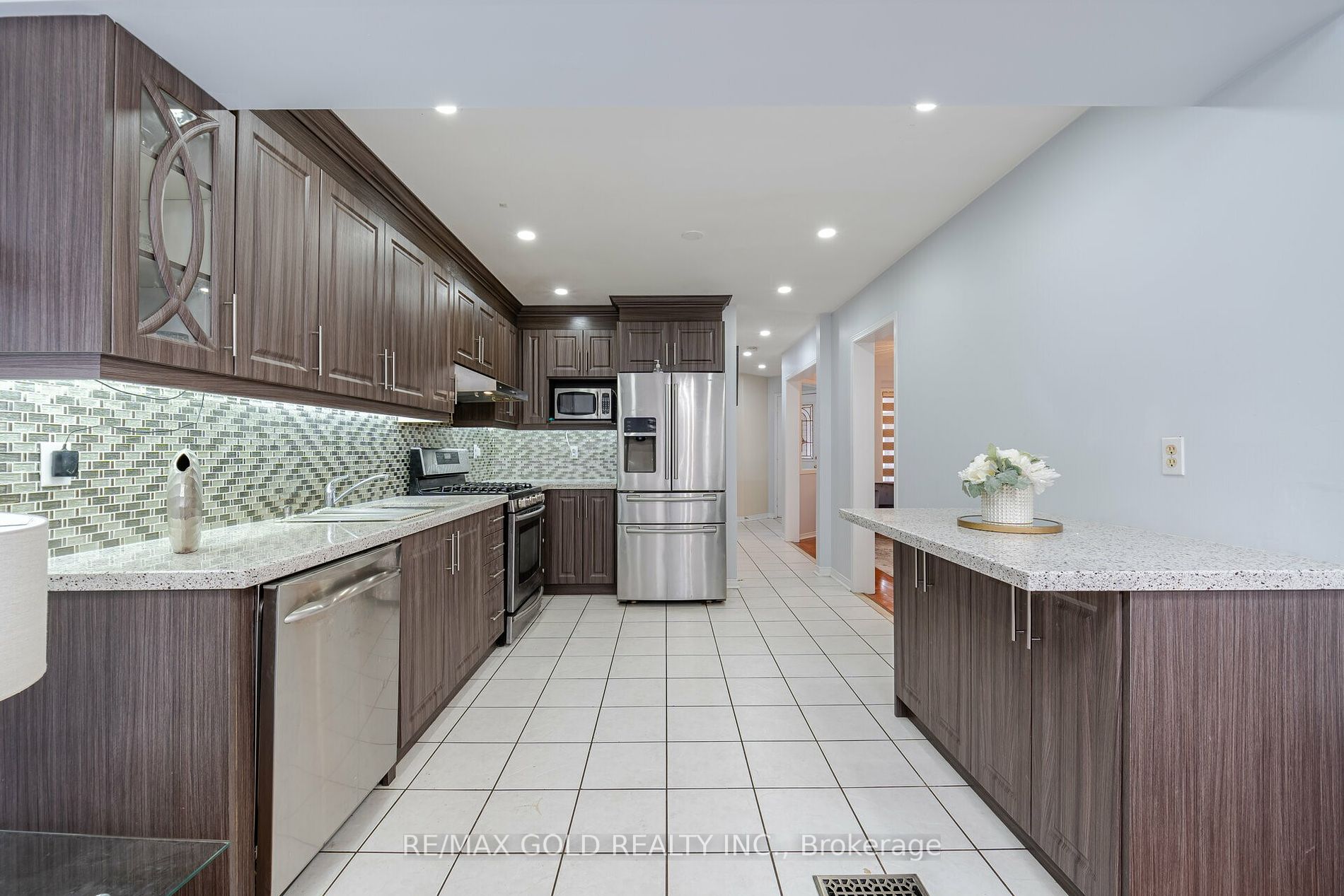 33 Willow Park Dr