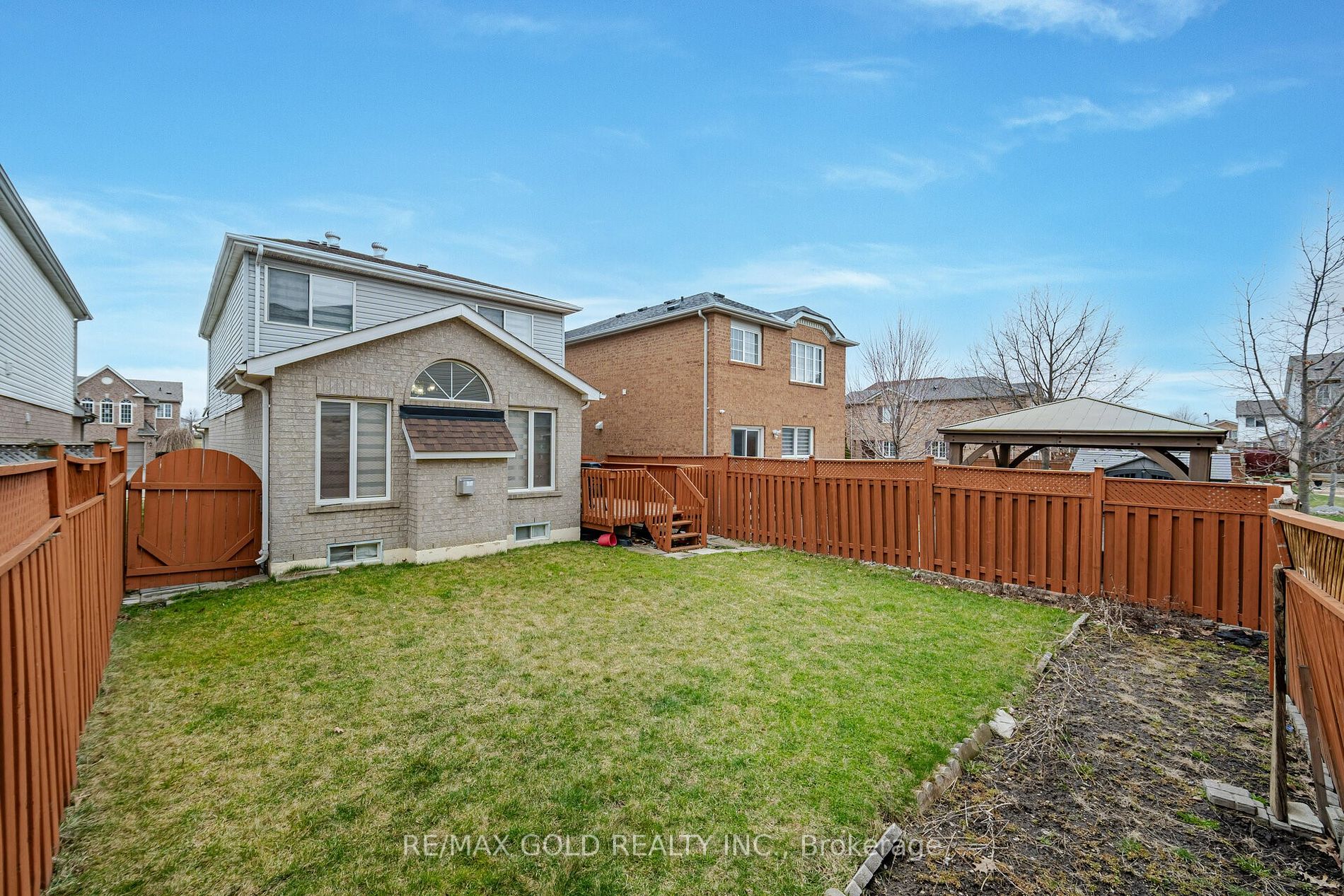 33 Willow Park Dr