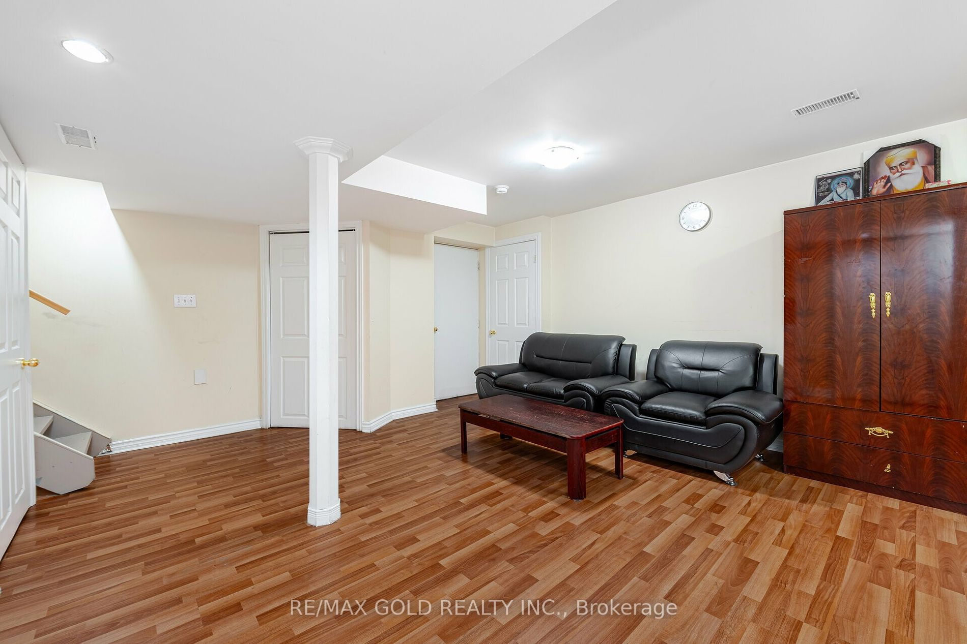 33 Willow Park Dr
