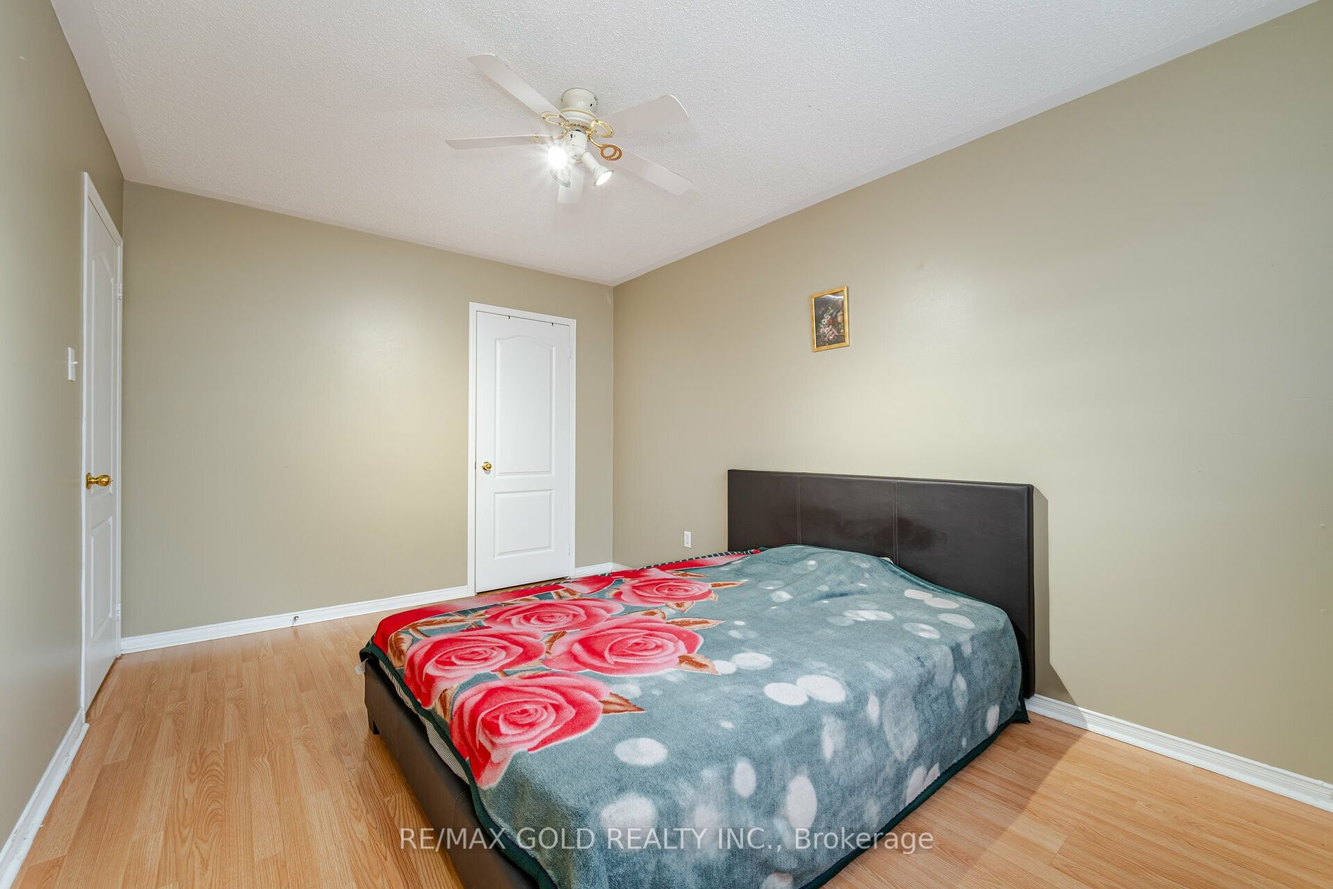 33 Willow Park Dr