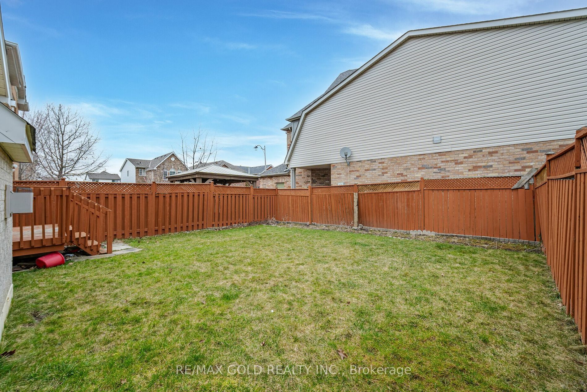33 Willow Park Dr