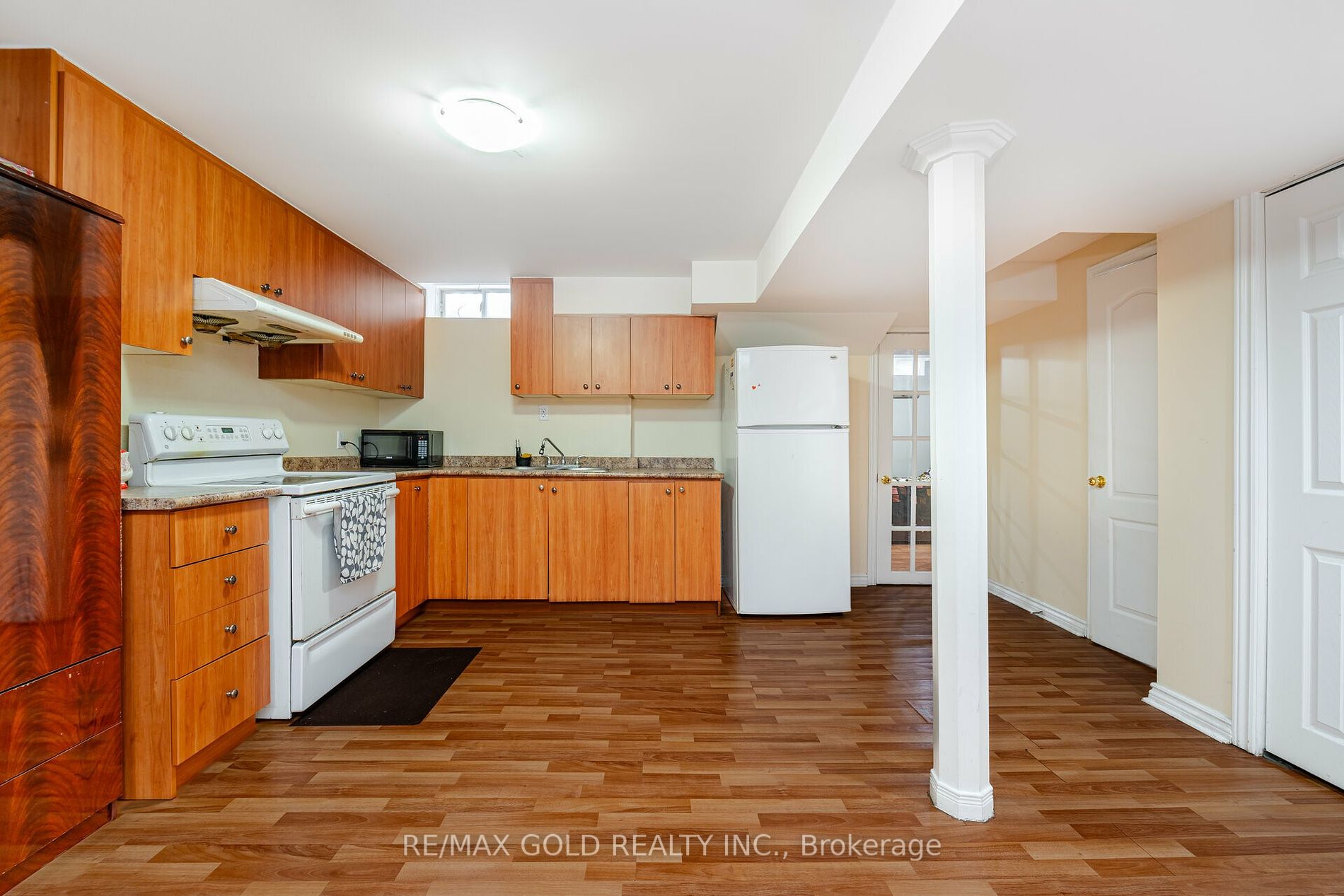 33 Willow Park Dr