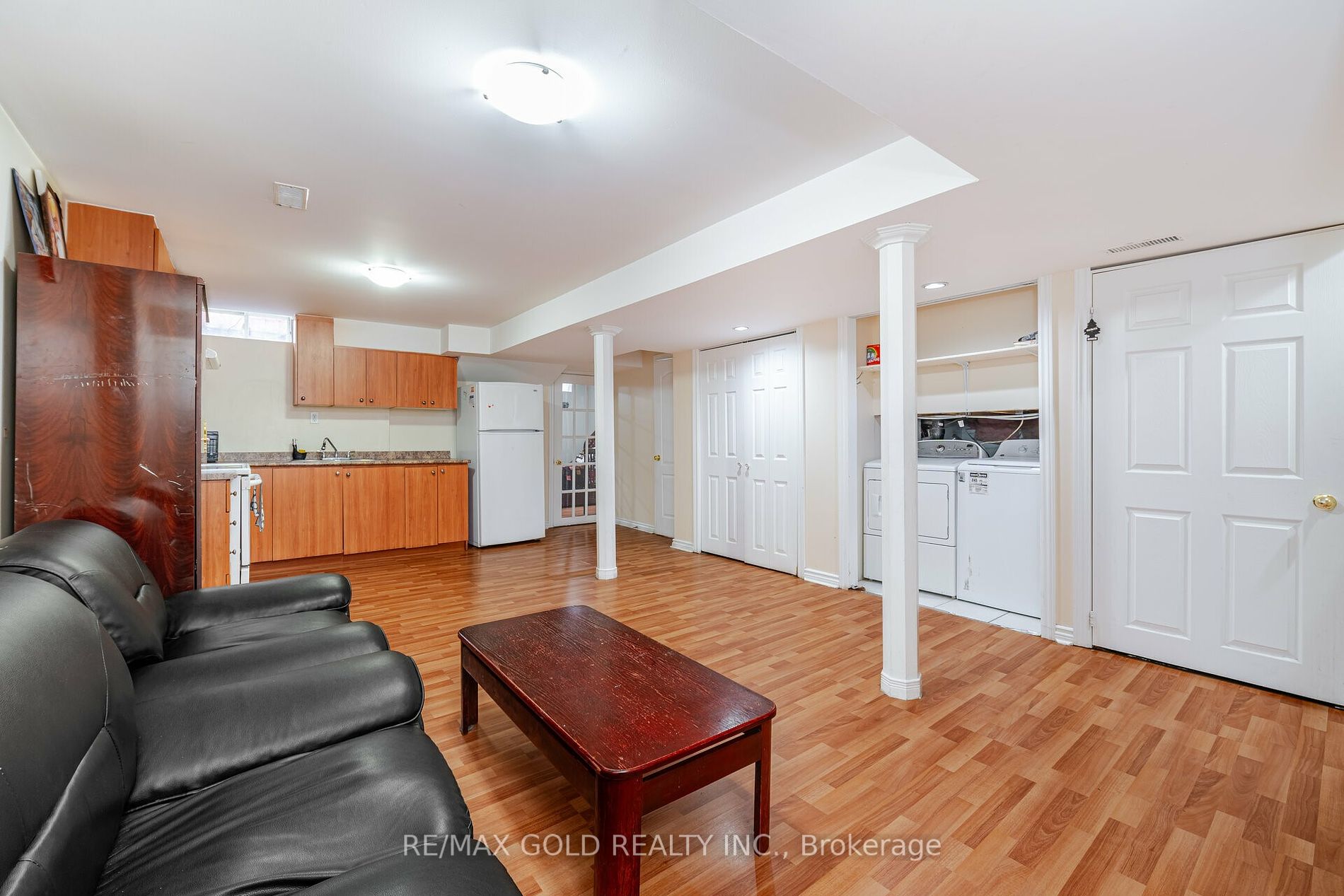 33 Willow Park Dr