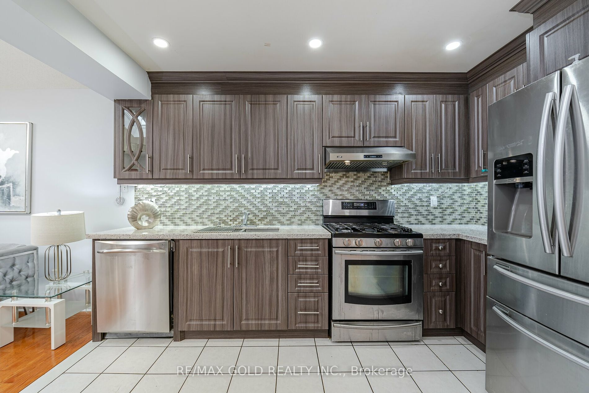 33 Willow Park Dr
