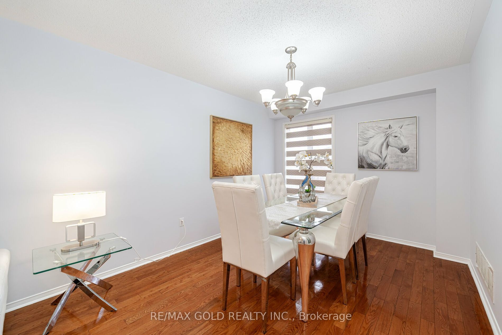33 Willow Park Dr