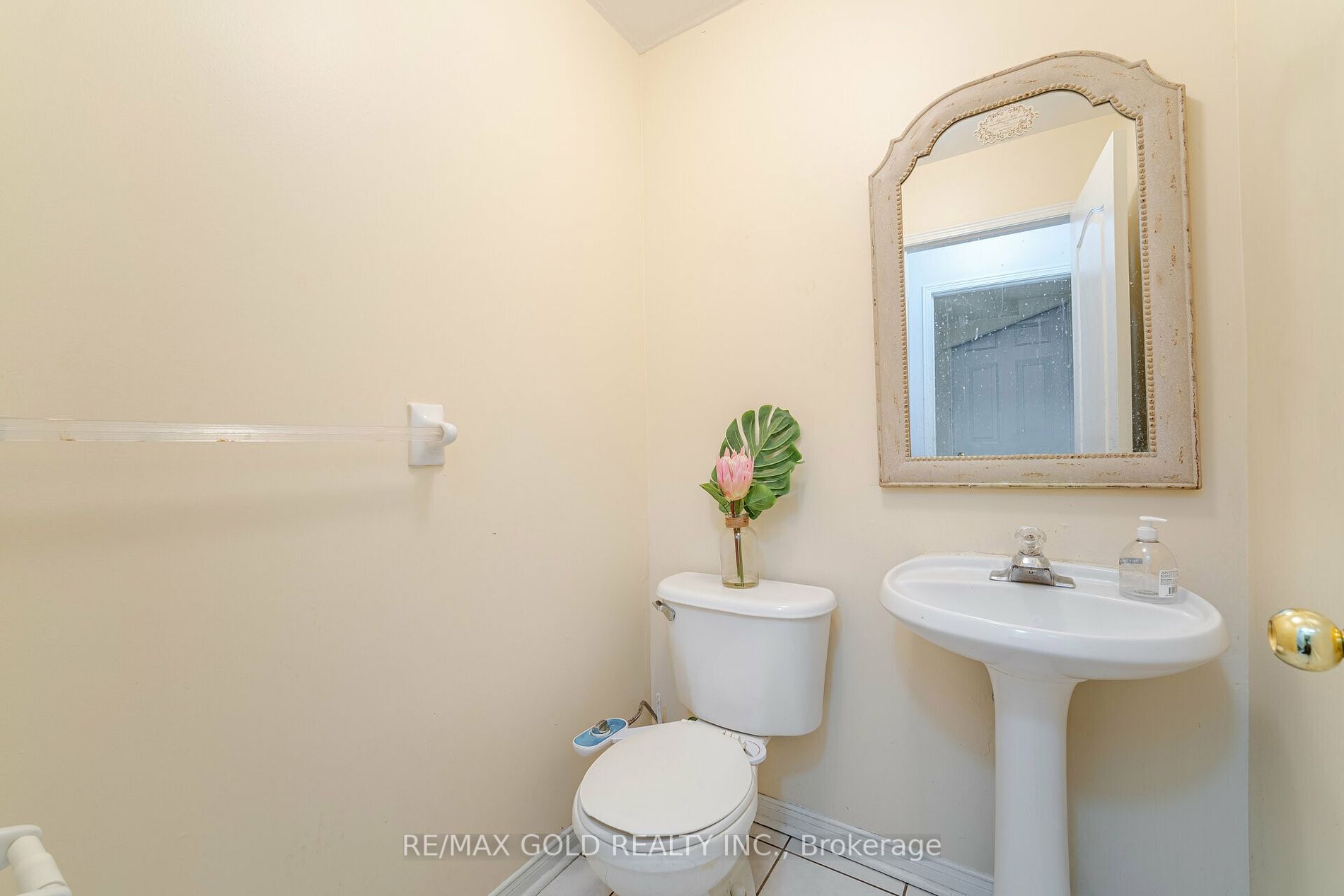 33 Willow Park Dr