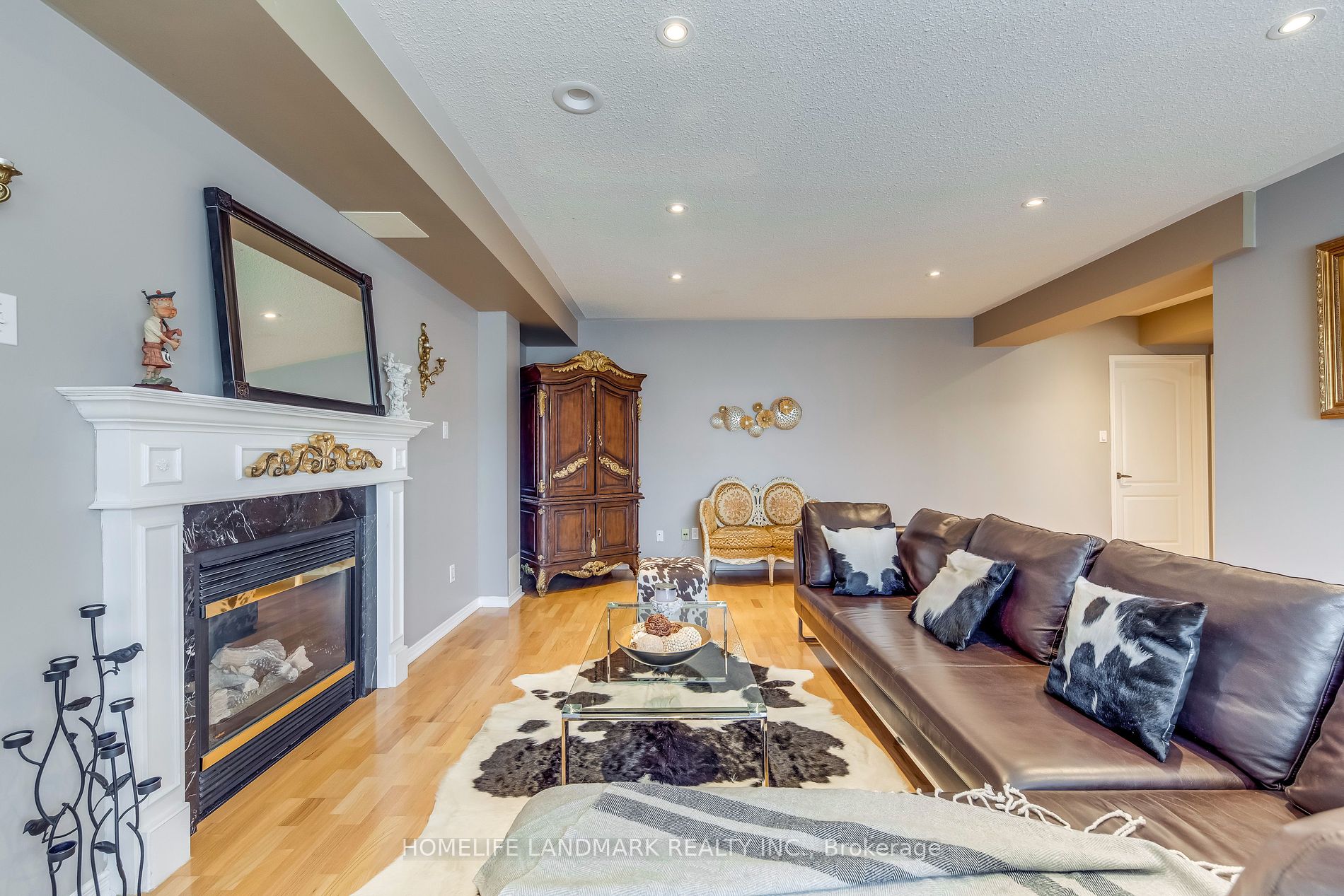 2038 Blue Jay Blvd