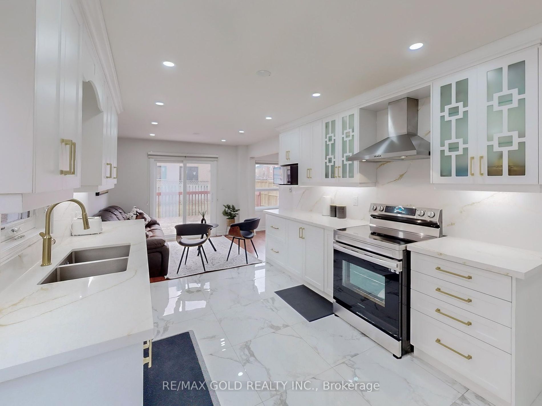 4 Treepark St