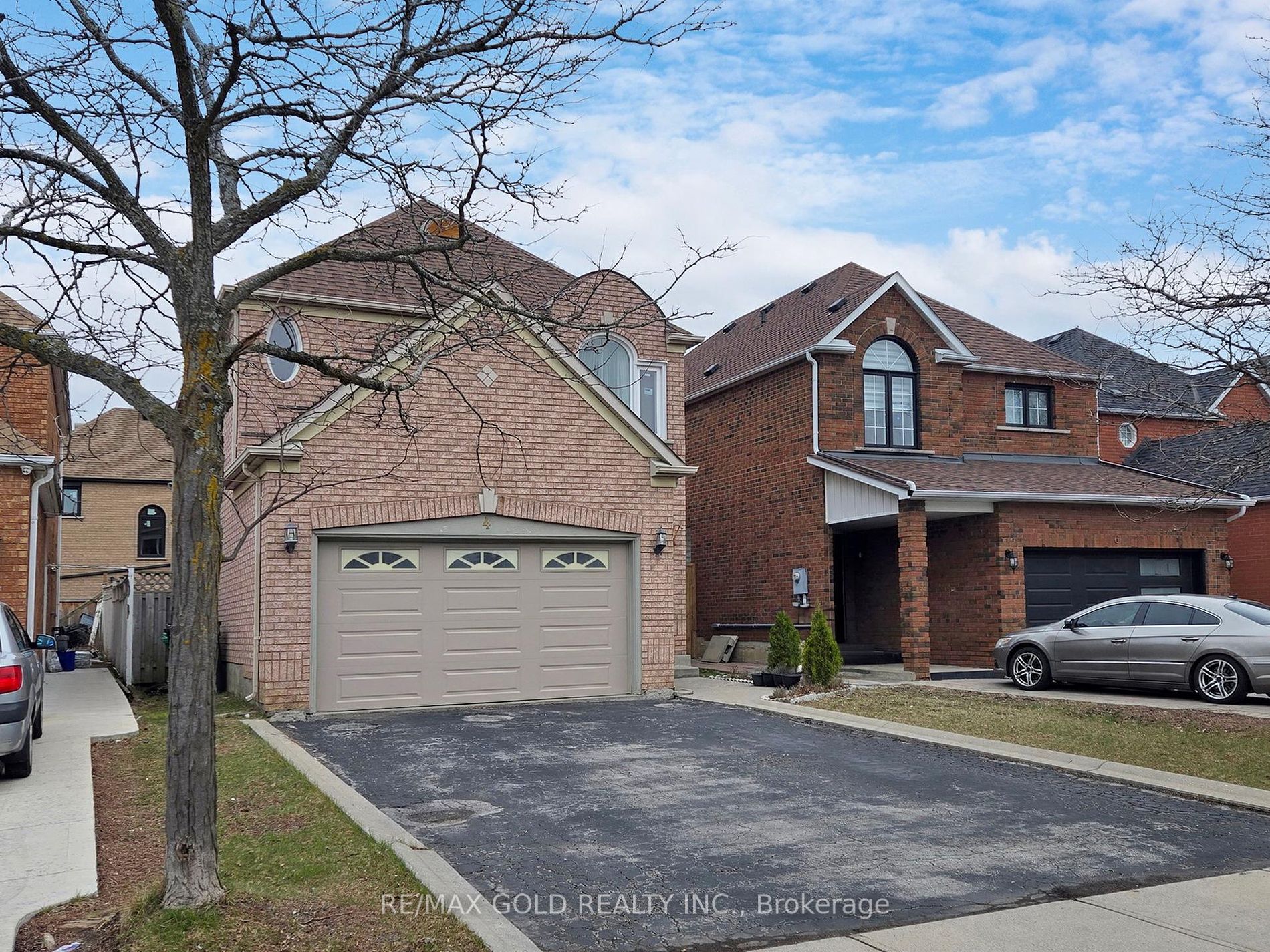 4 Treepark St
