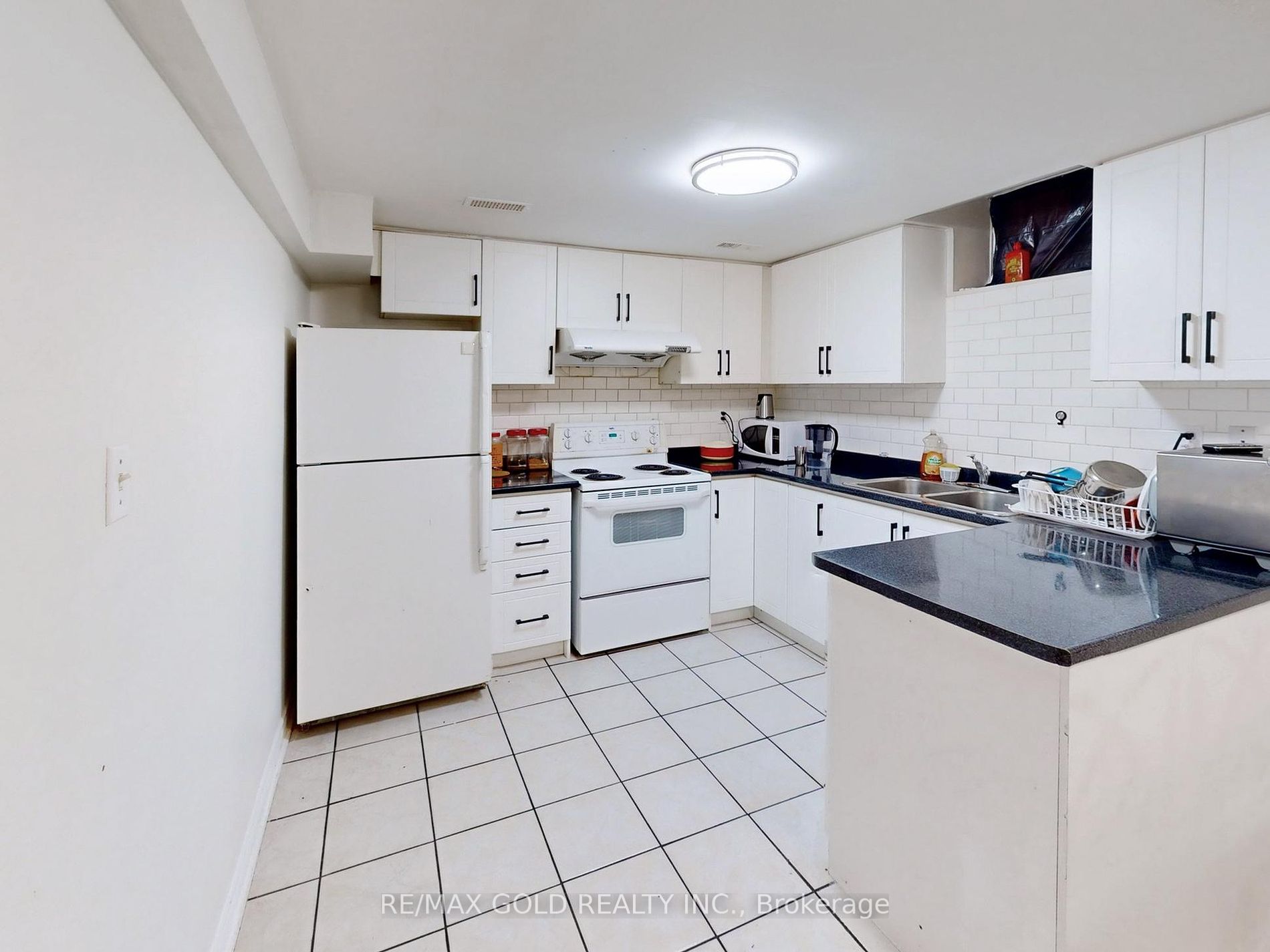 4 Treepark St