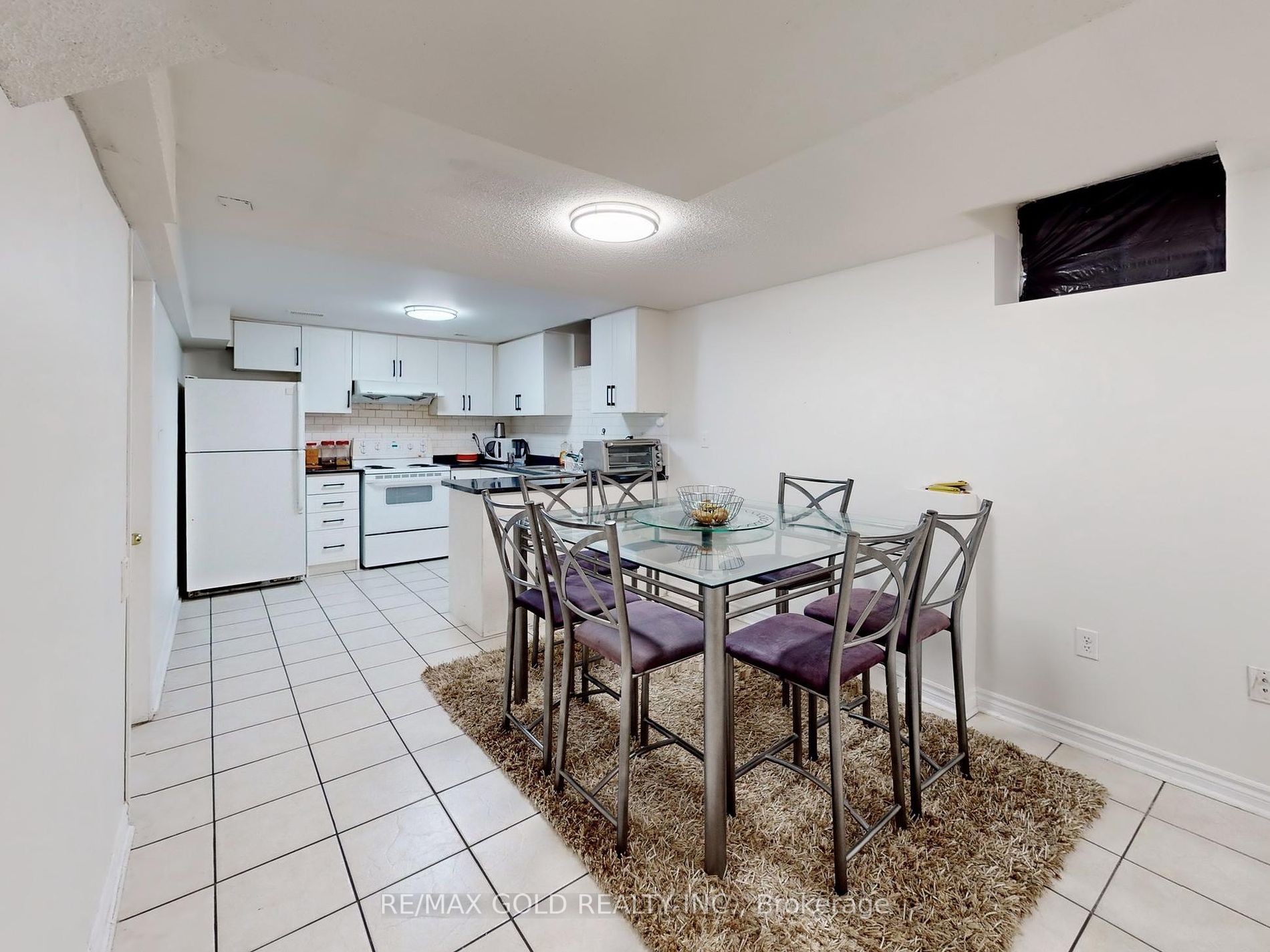 4 Treepark St