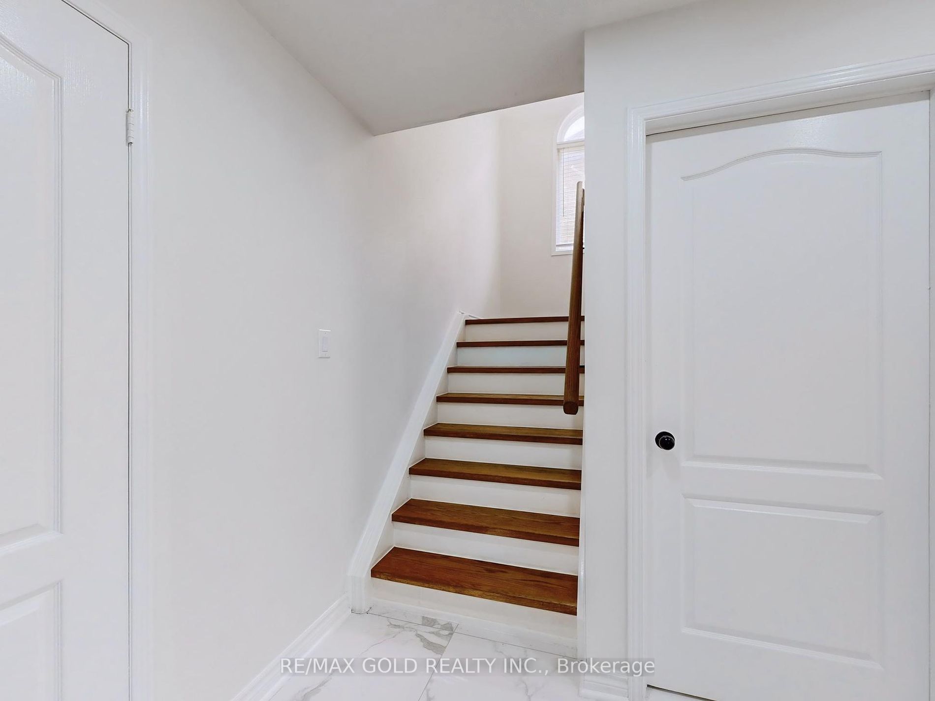 4 Treepark St