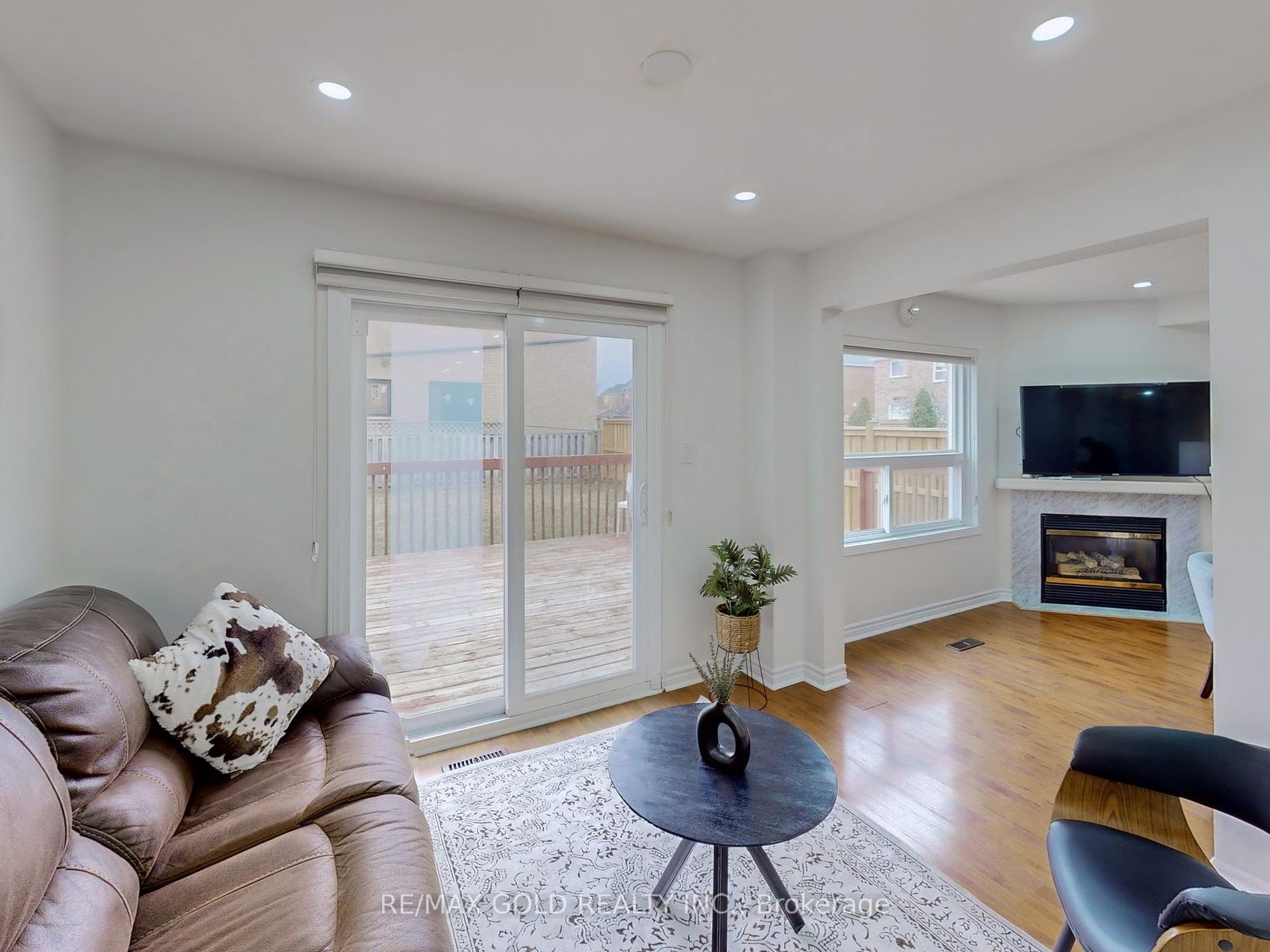 4 Treepark St
