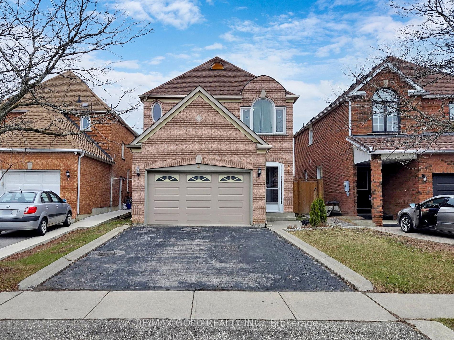 4 Treepark St