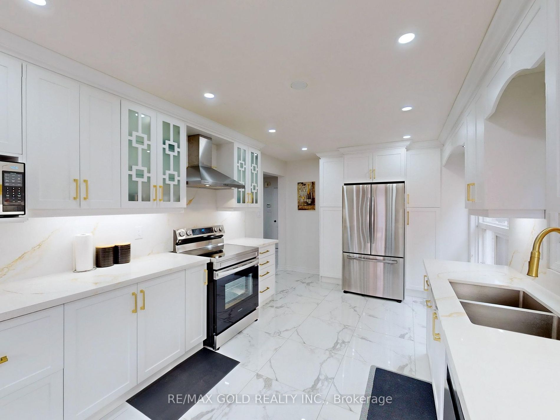 4 Treepark St