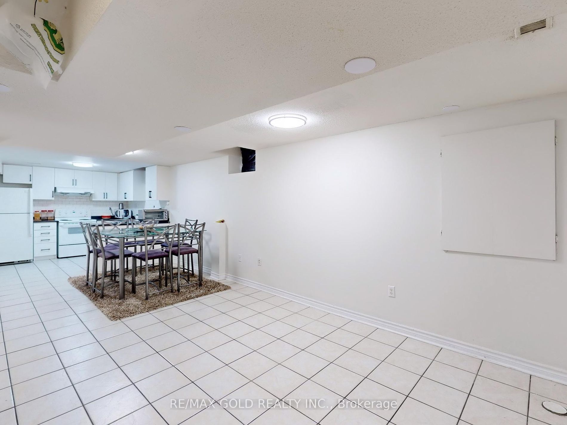 4 Treepark St