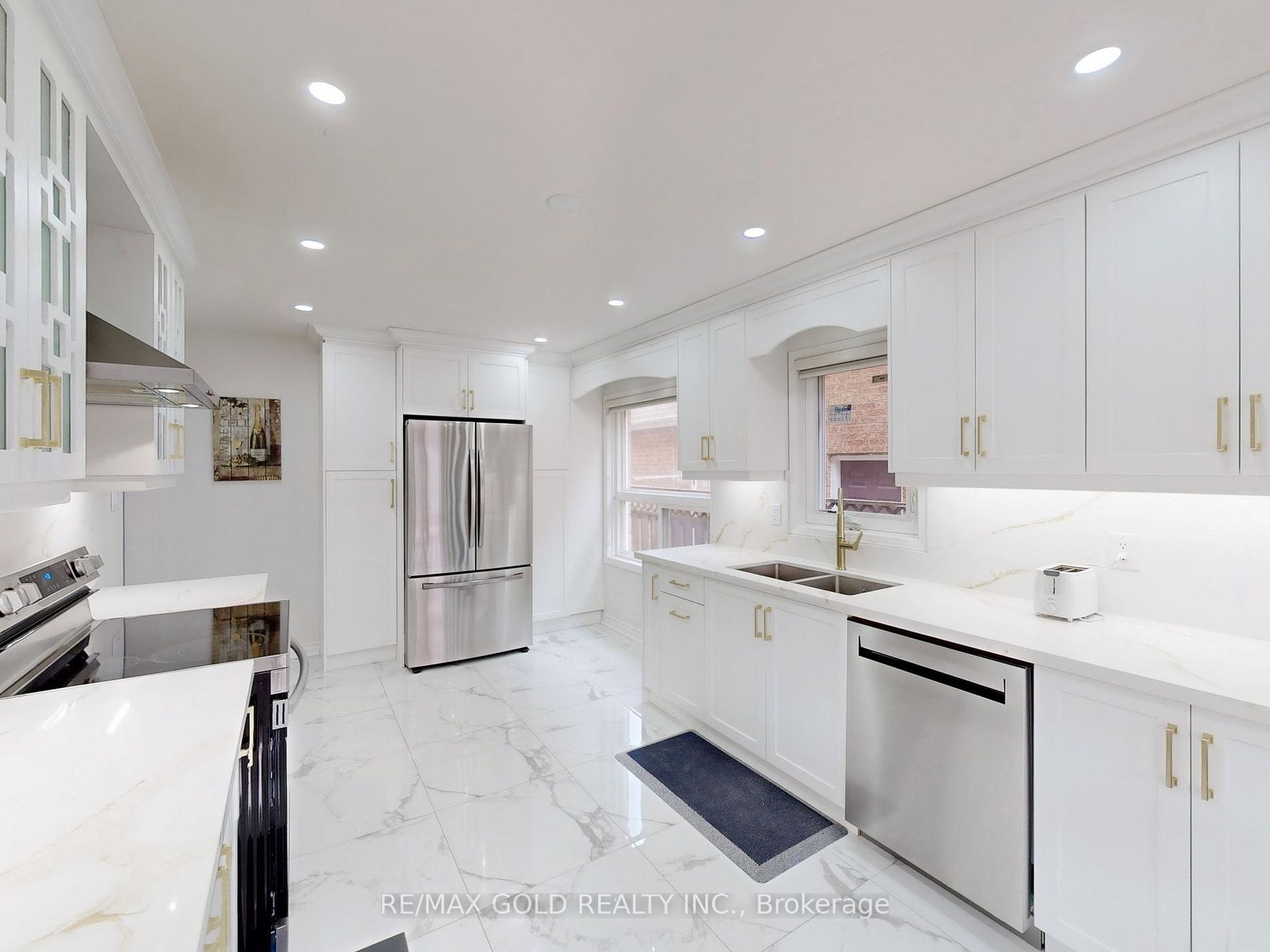 4 Treepark St
