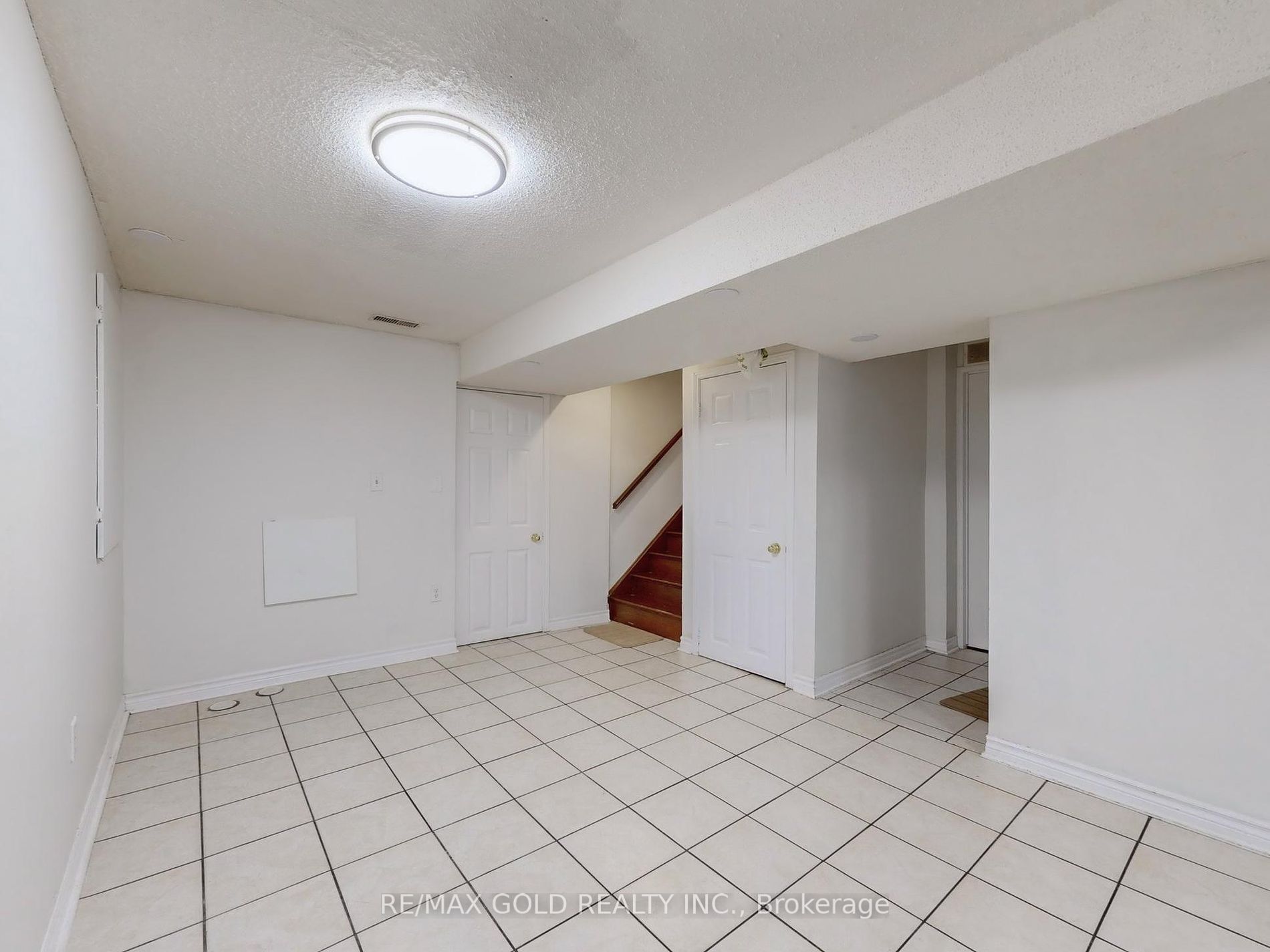 4 Treepark St