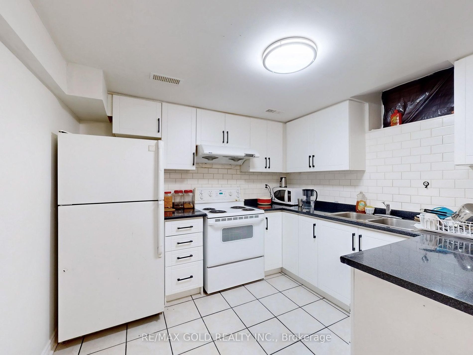 4 Treepark St