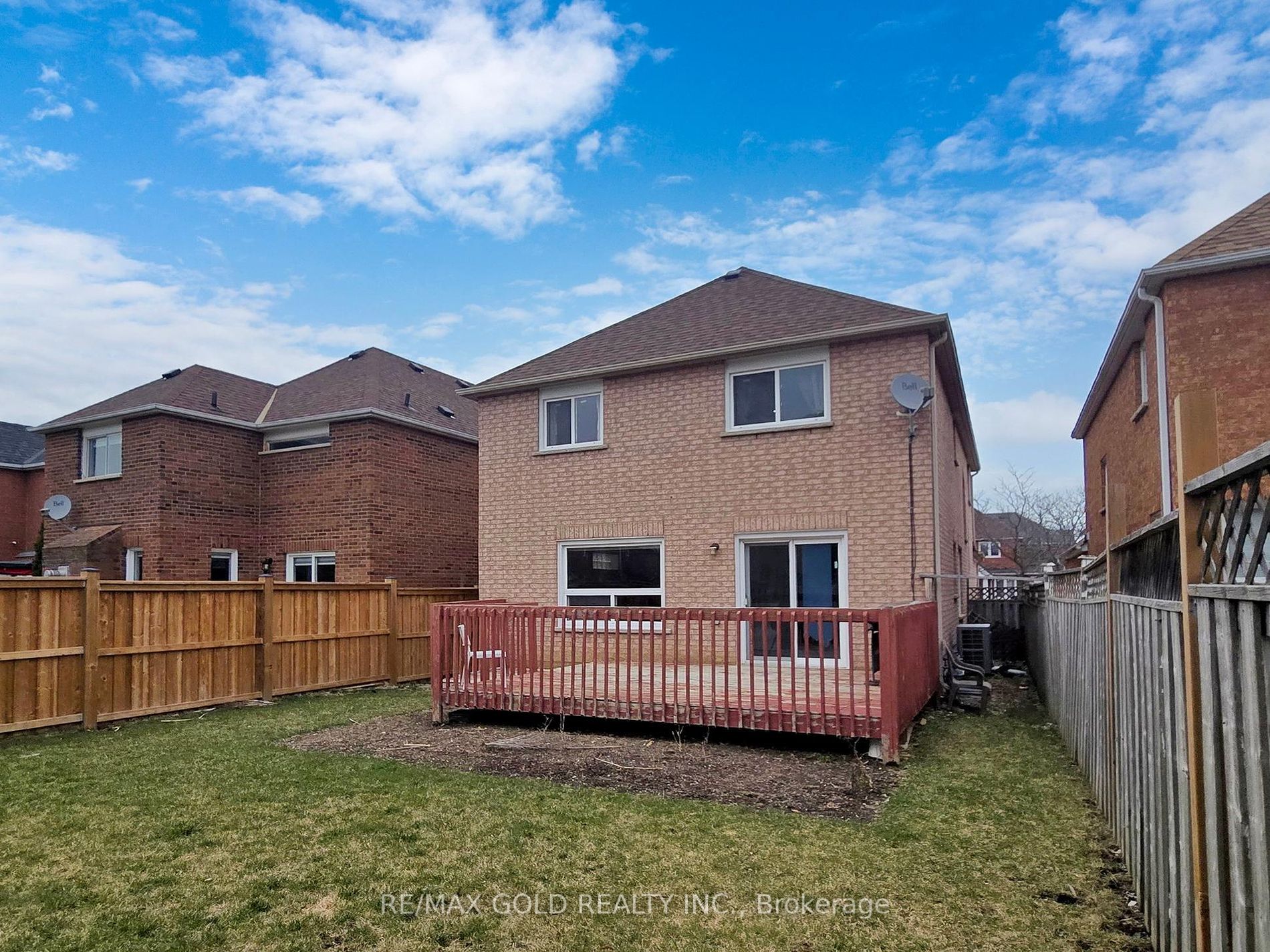 4 Treepark St