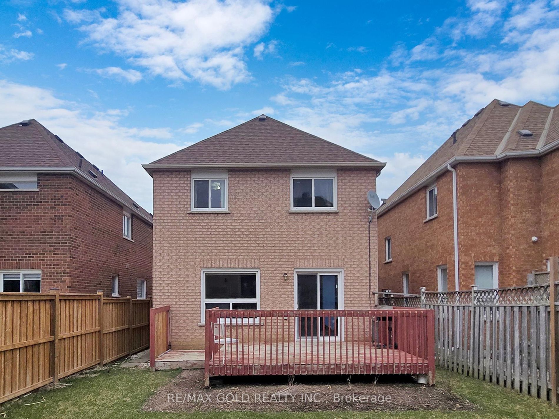 4 Treepark St