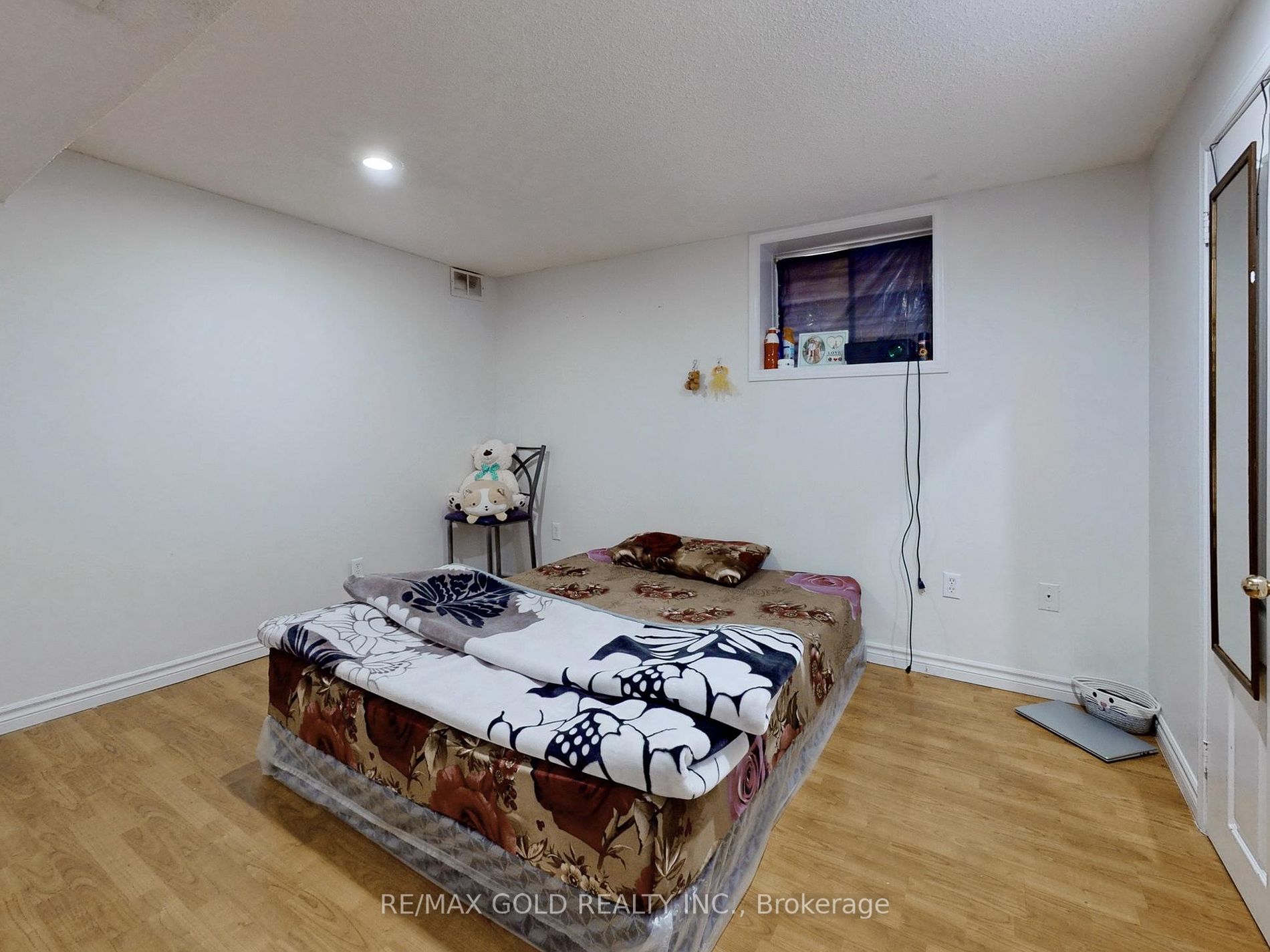 4 Treepark St