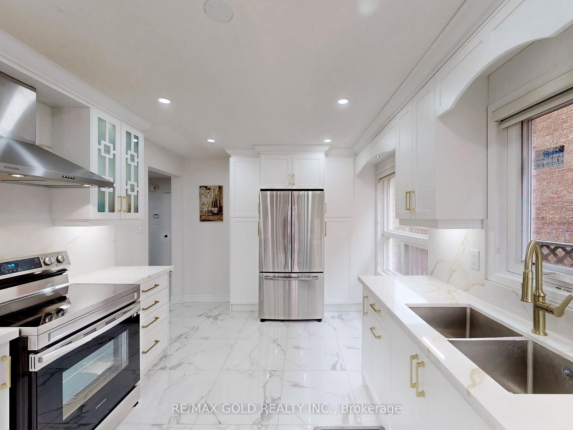 4 Treepark St
