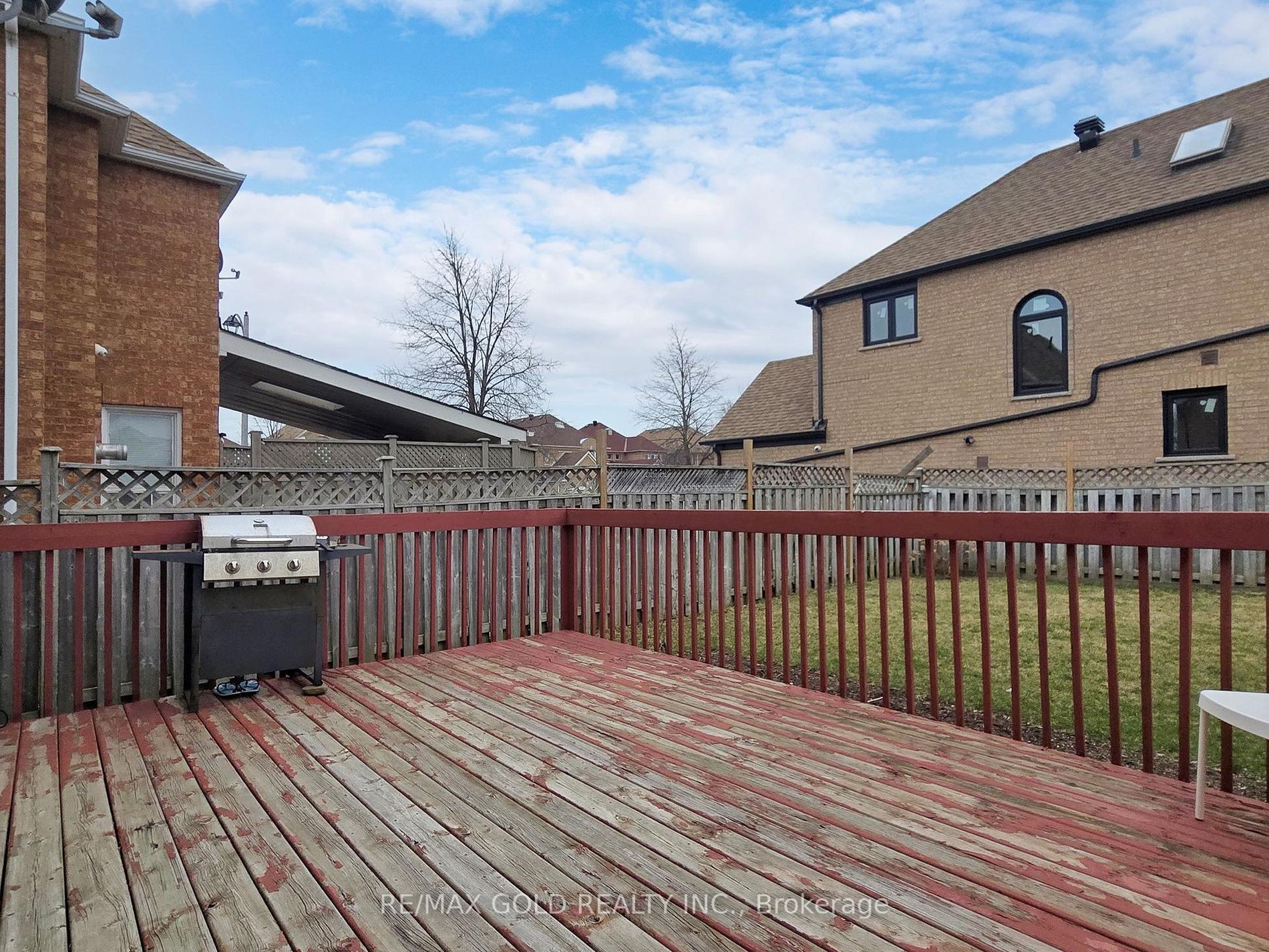 4 Treepark St
