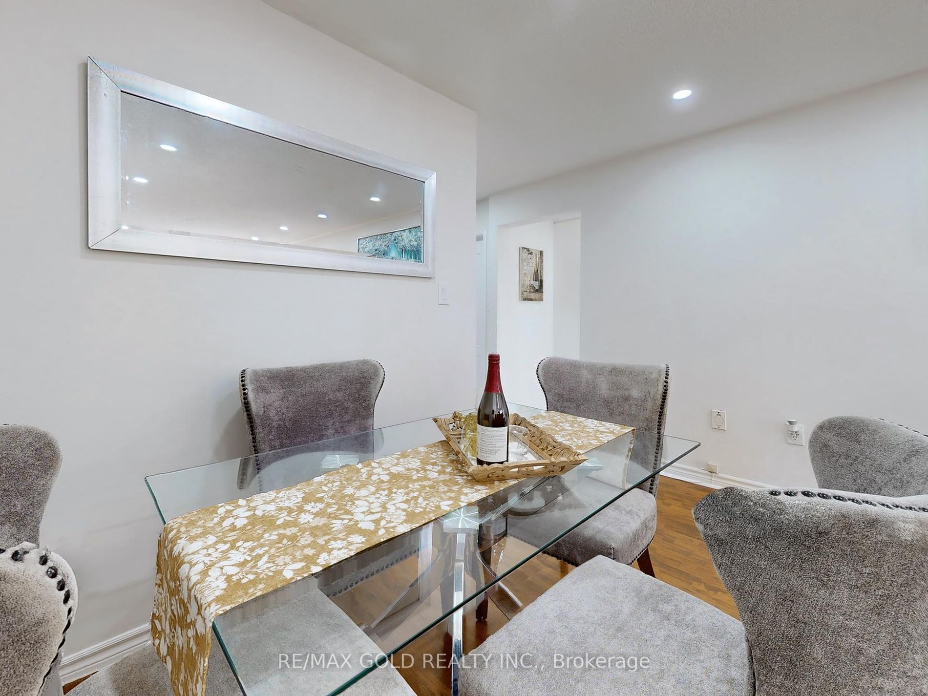 4 Treepark St
