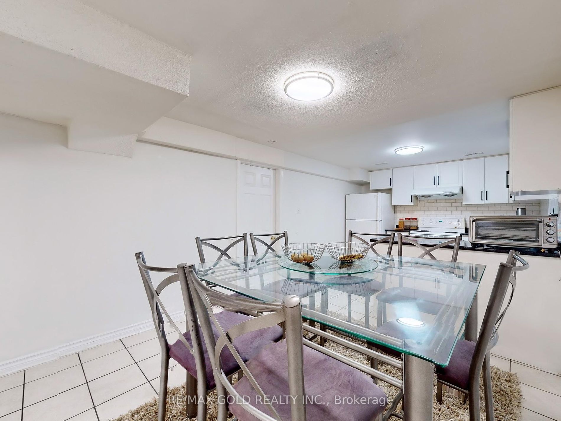 4 Treepark St