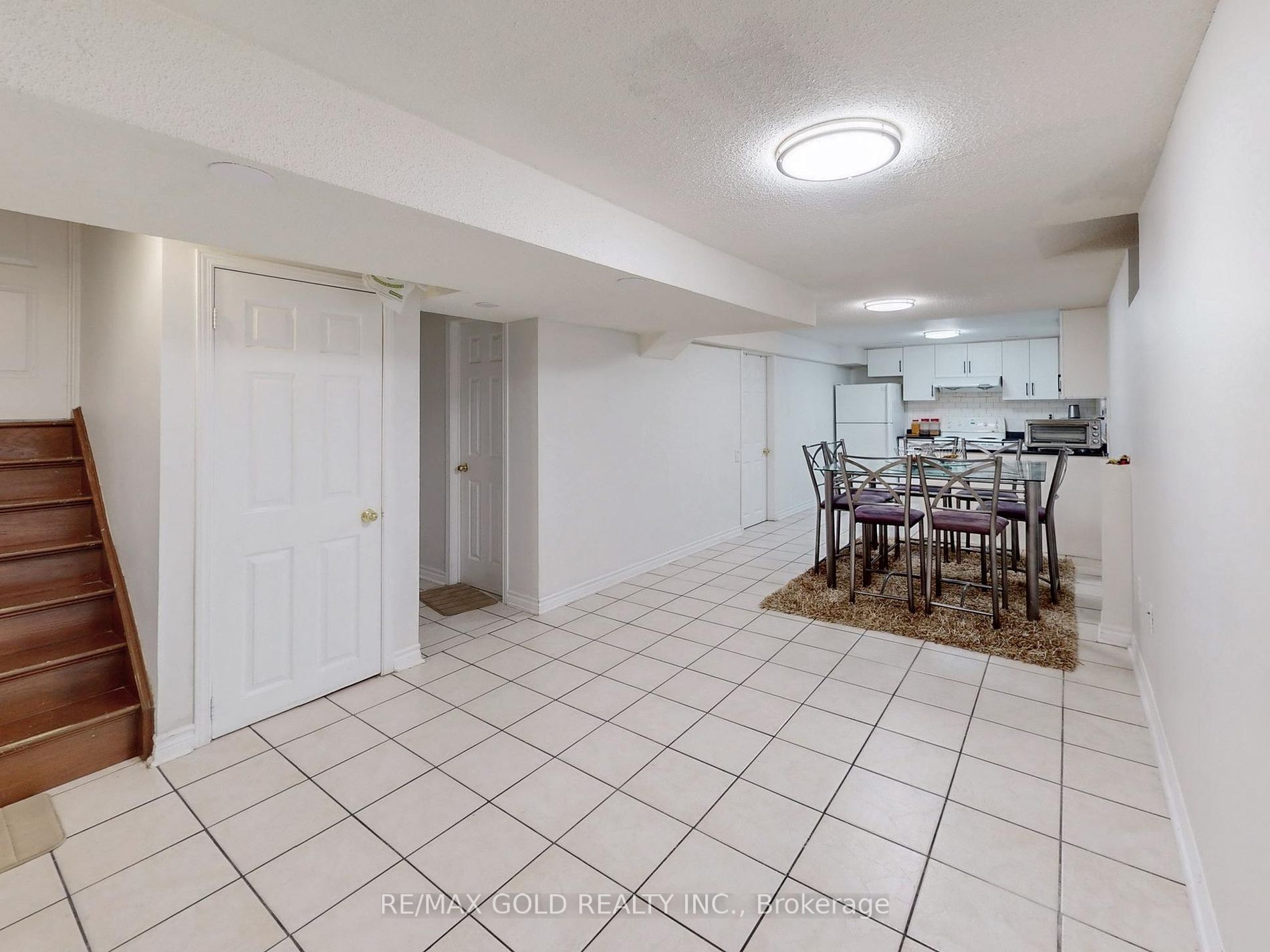 4 Treepark St