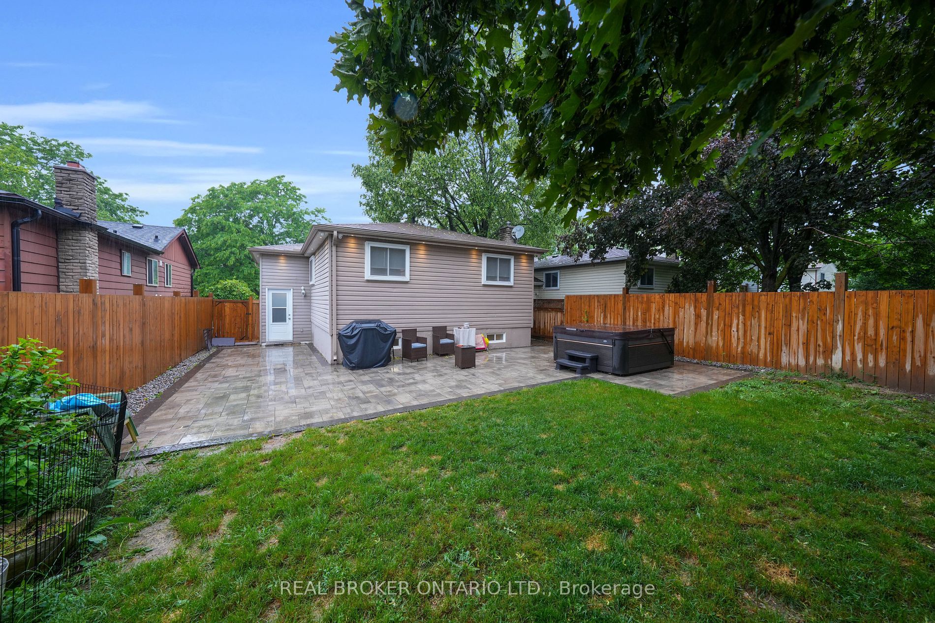 343 Whitehead Cres