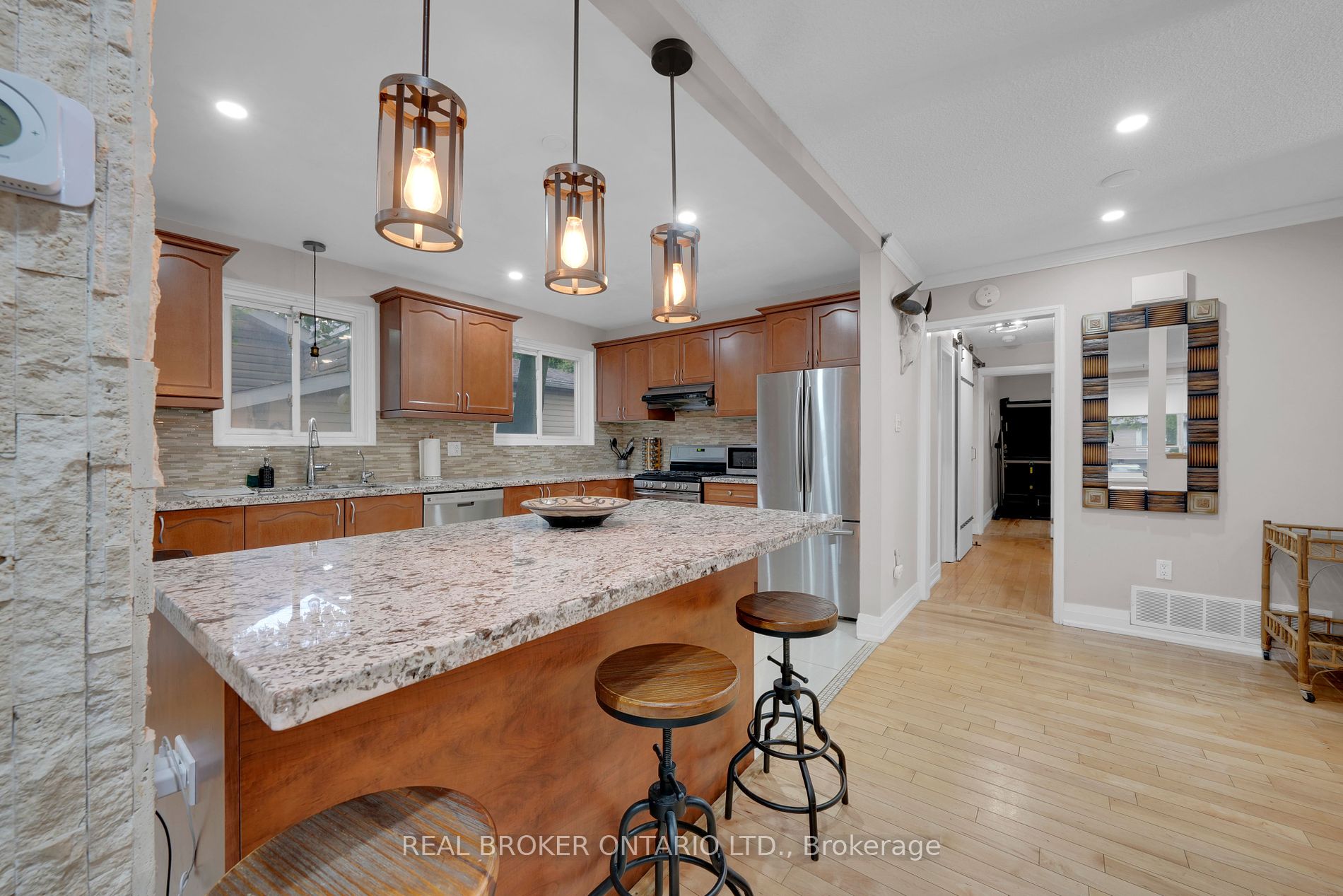 343 Whitehead Cres