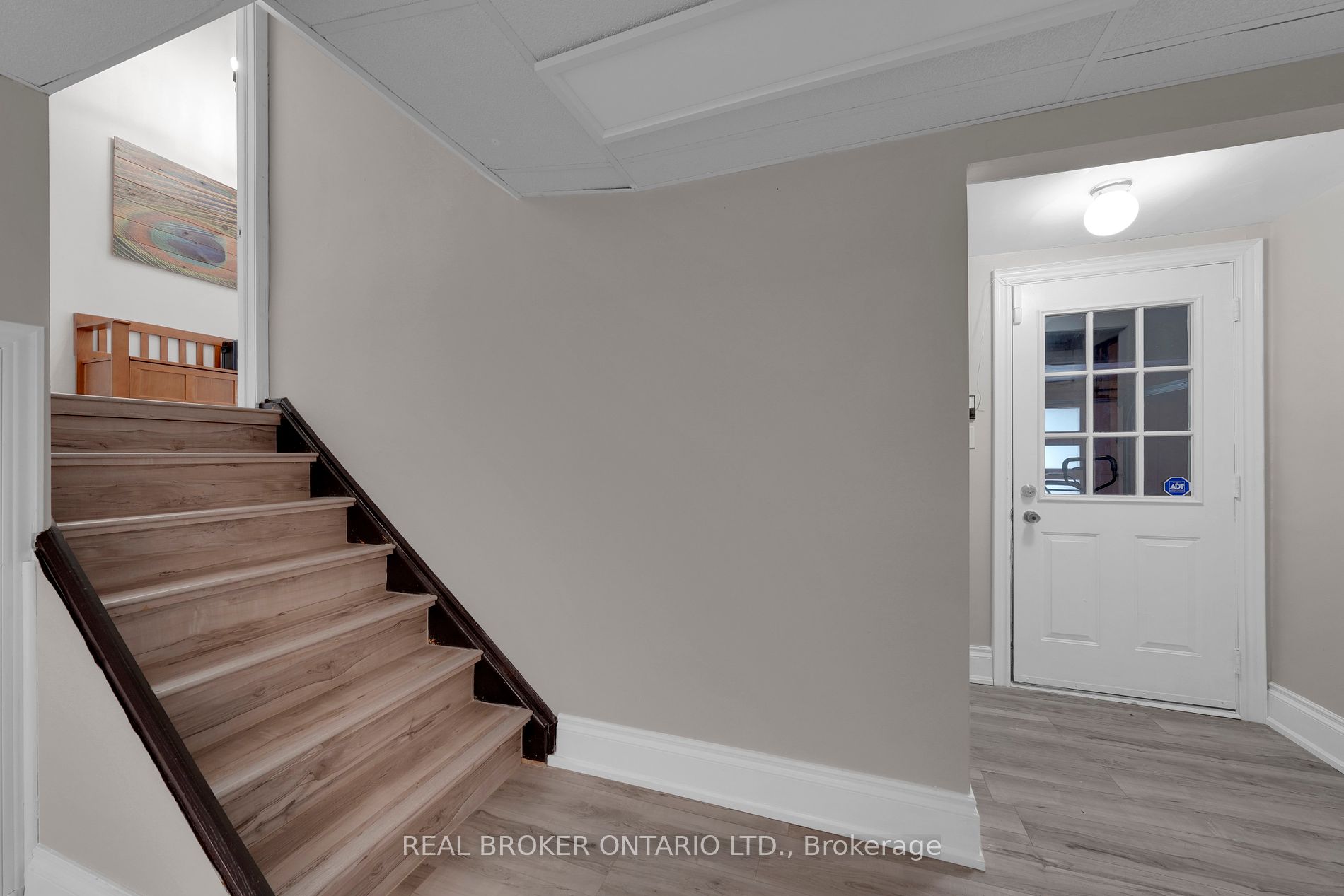 343 Whitehead Cres