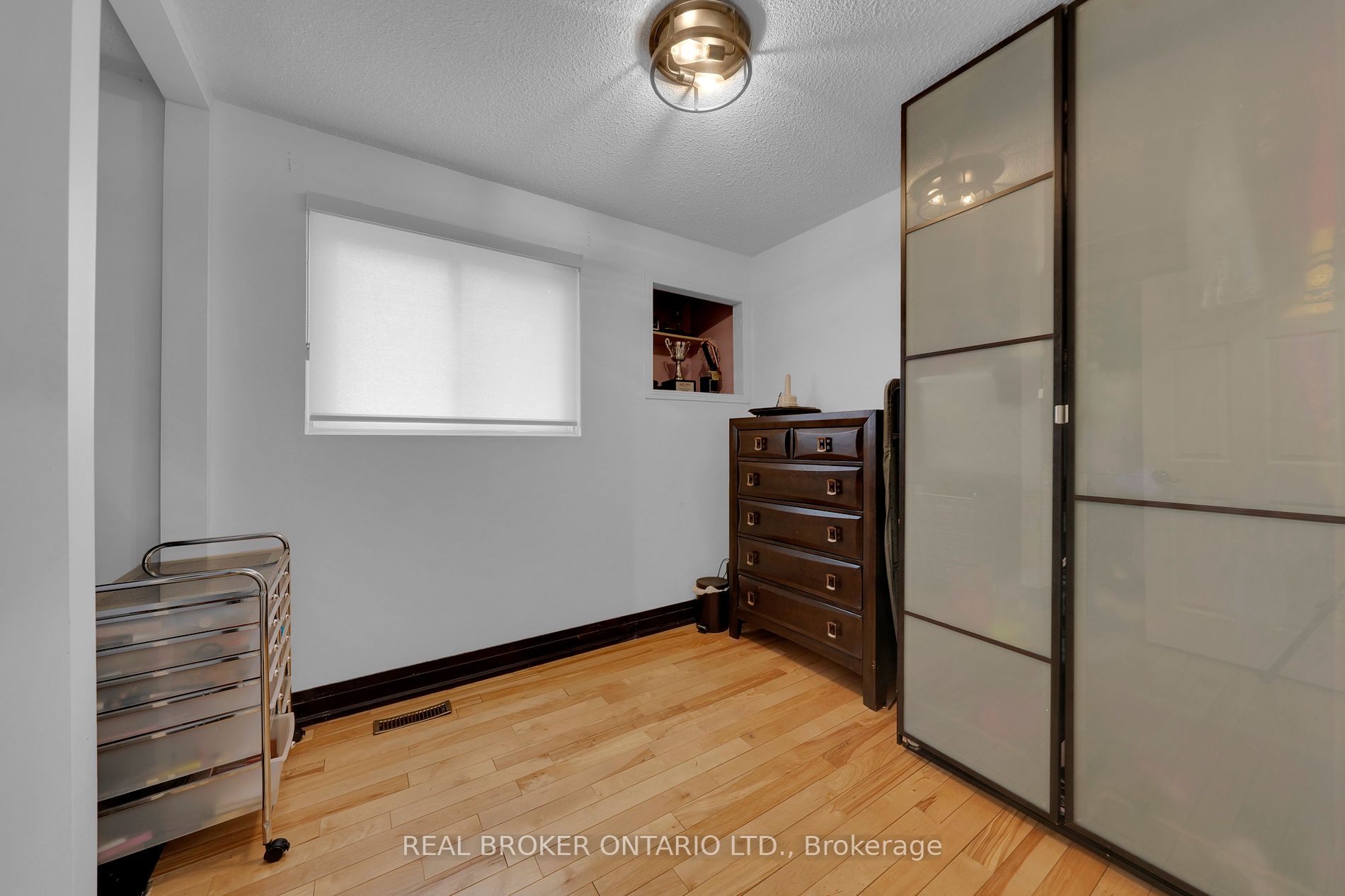 343 Whitehead Cres