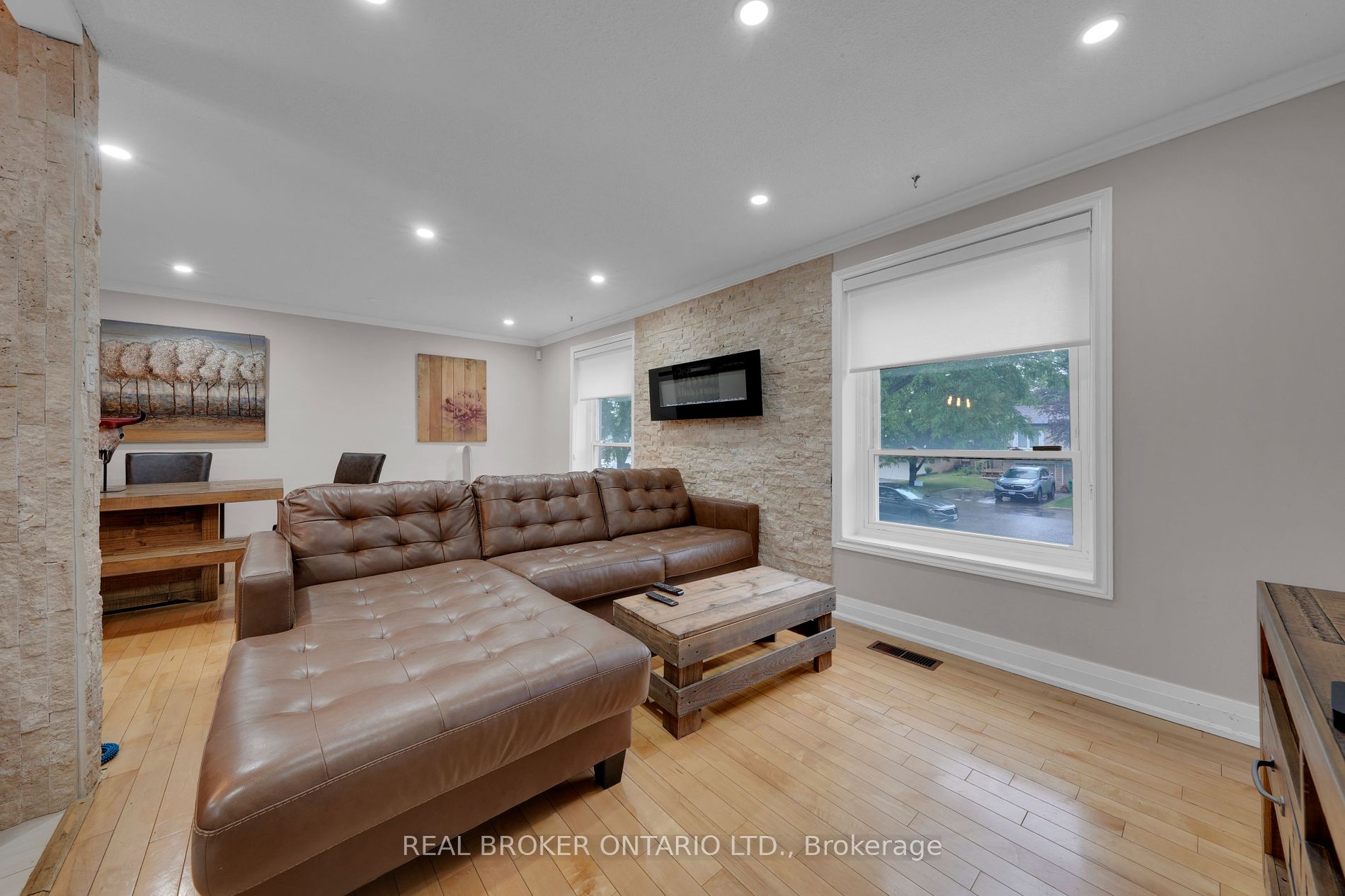 343 Whitehead Cres