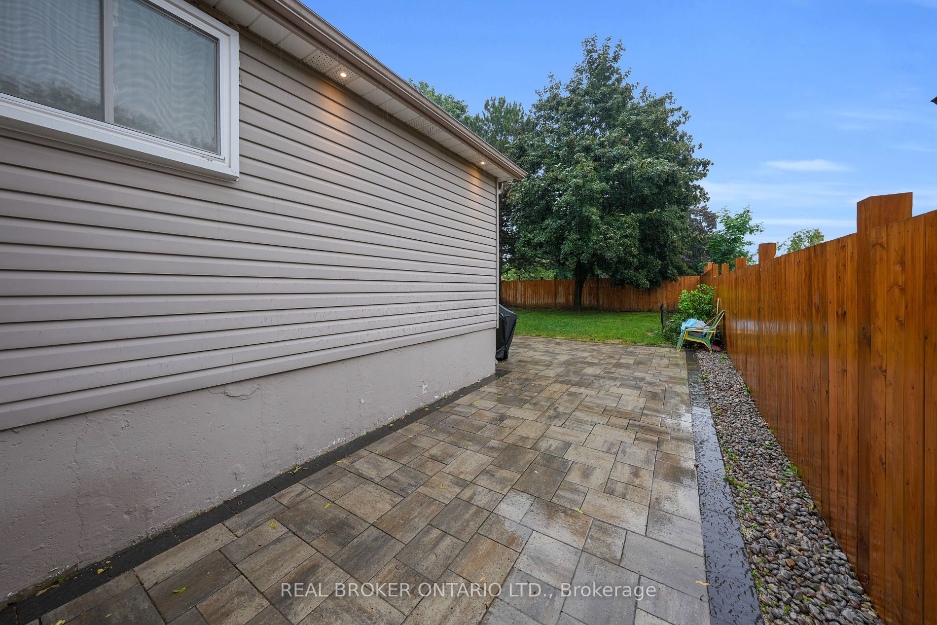 343 Whitehead Cres
