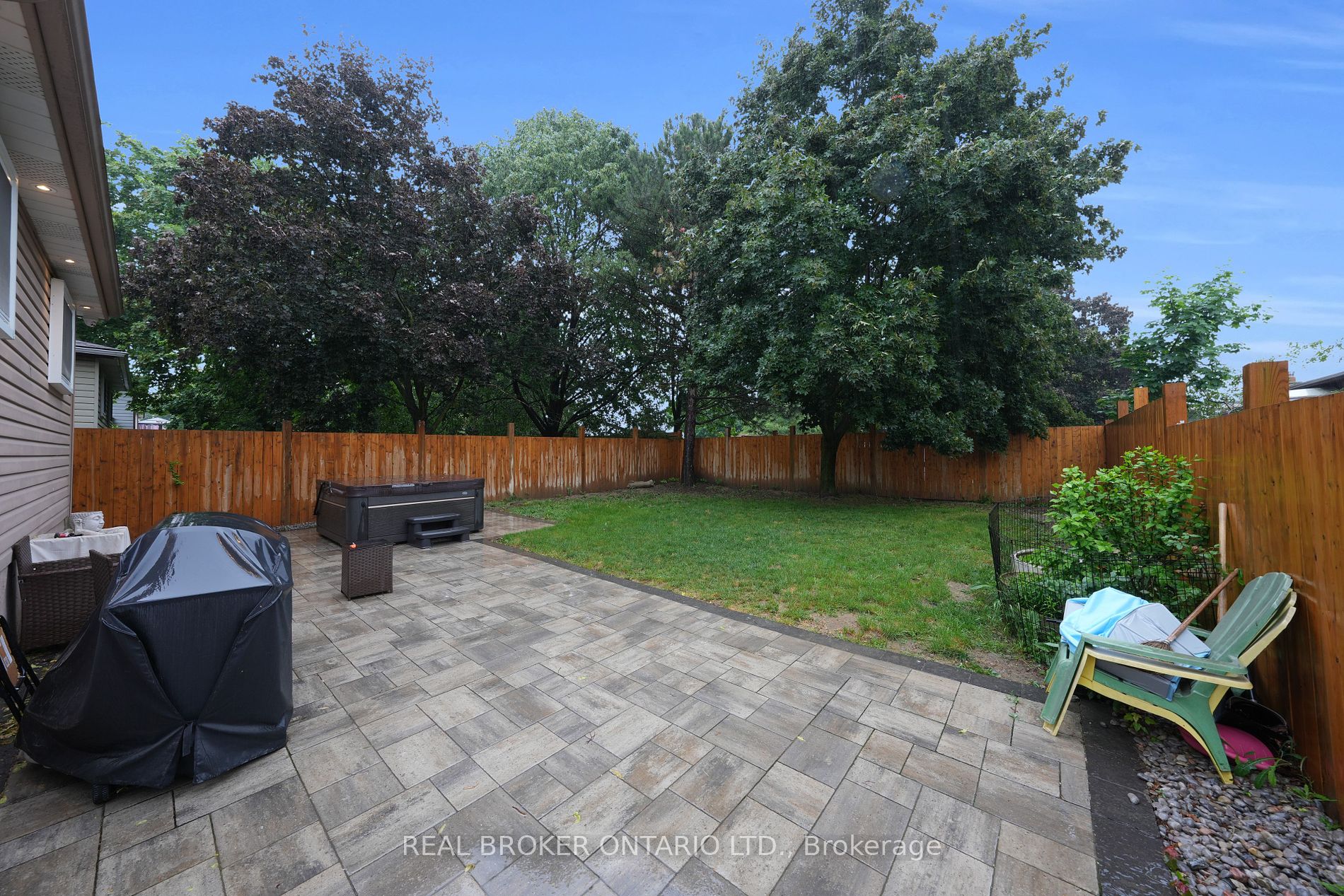 343 Whitehead Cres