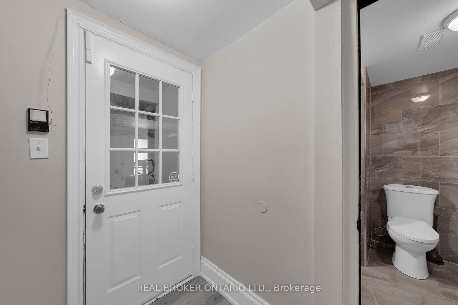 343 Whitehead Cres